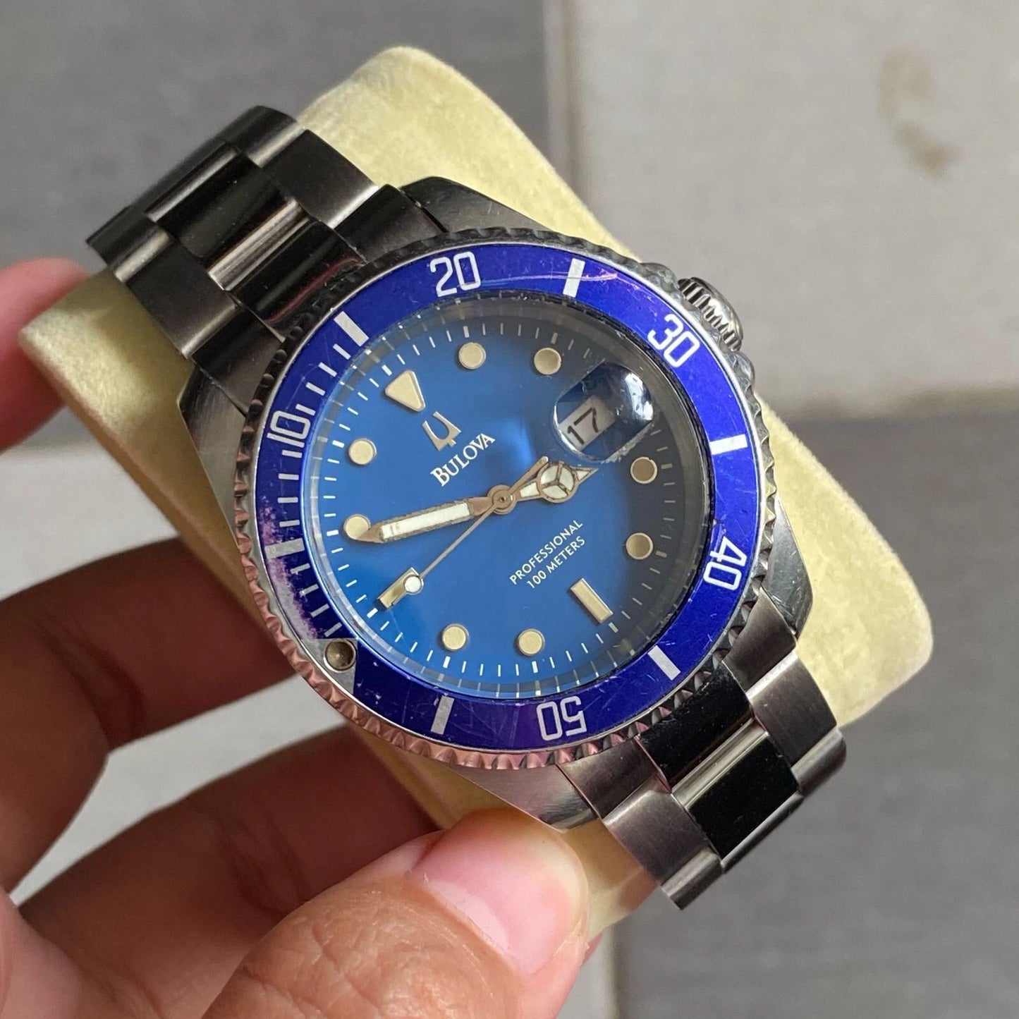 RARE Bulova Diver Quartz Professional Blue Dial Date Vintage Watch Men Sport