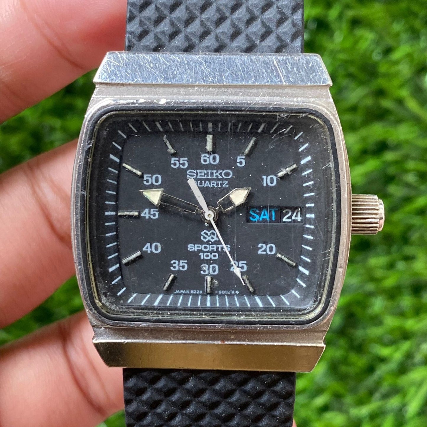 Rare Seiko Quartz SQ Sports 100 Square Black Dial Day Date Military Watch Men JR