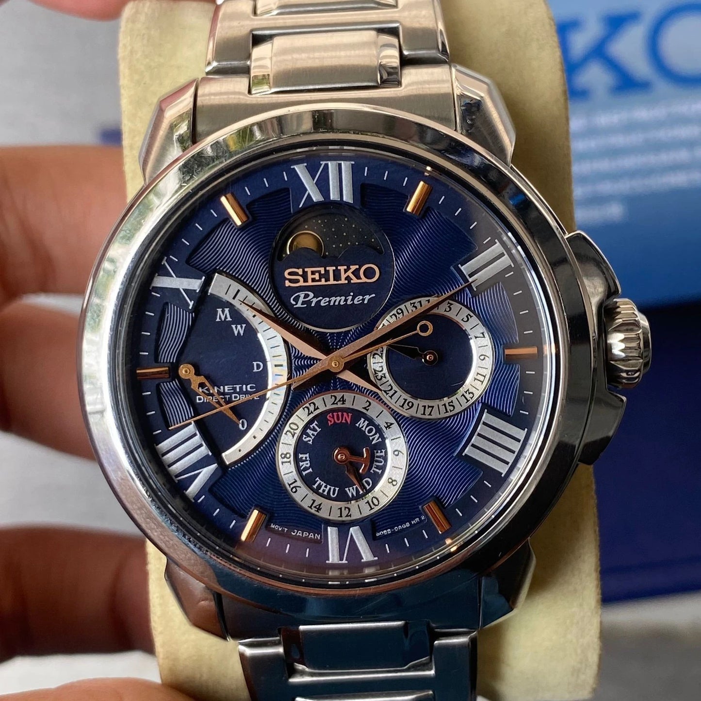 Rare Seiko Premier SRX017P1 Kinetic Direct Drive Moonphase Blue Dial Watch Men