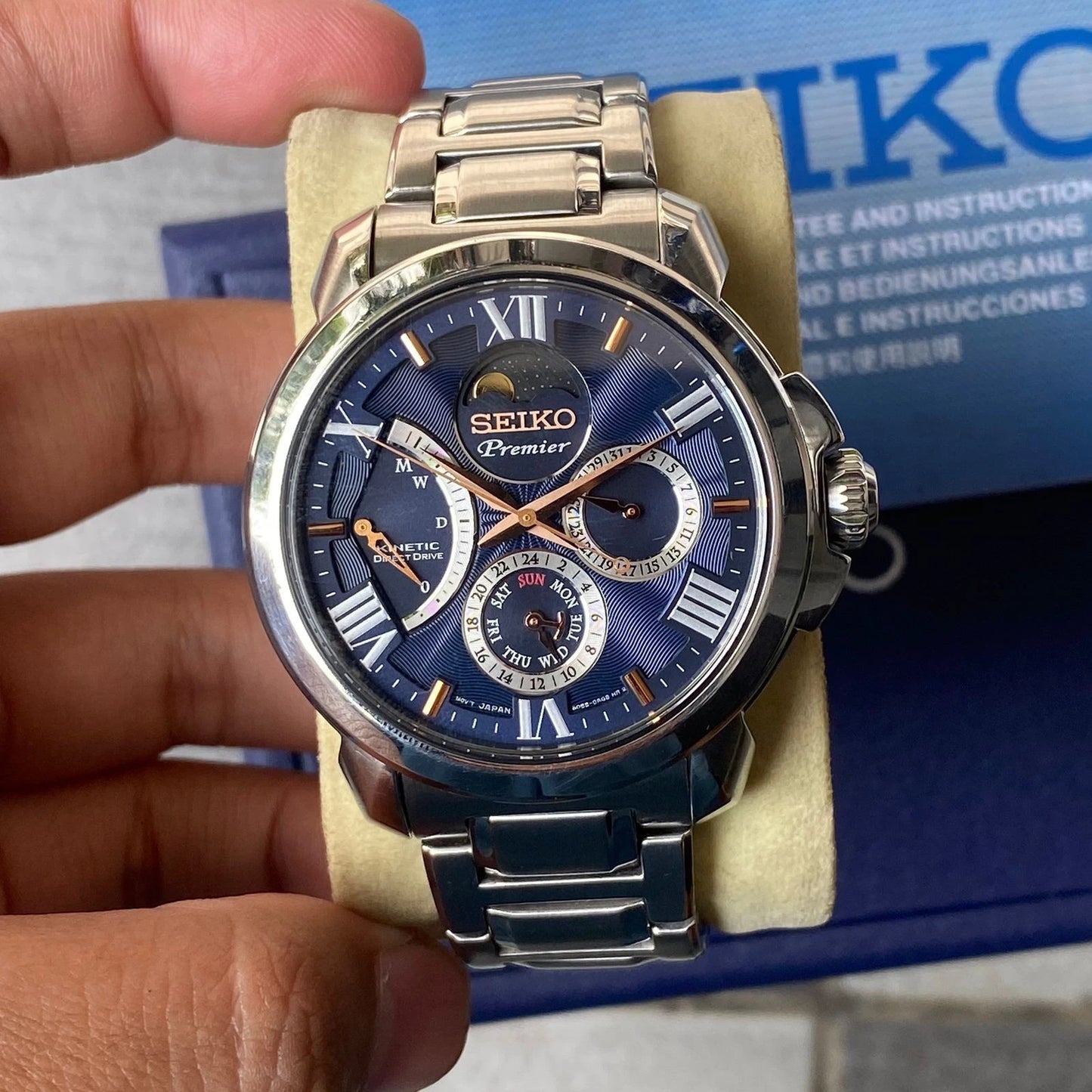 Rare Seiko Premier SRX017P1 Kinetic Direct Drive Moonphase Blue Dial Watch Men