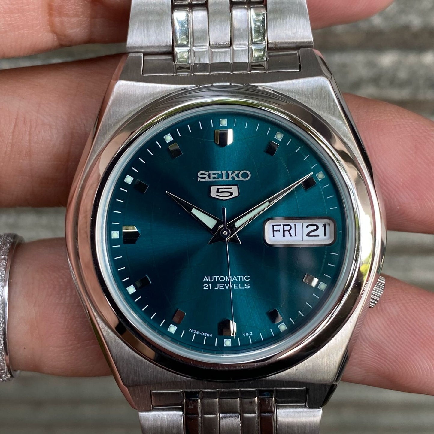 RARE Seiko 5 Green Dial Globe SNK665 Day Date Automatic 7s26-02E0 Vintage Watch