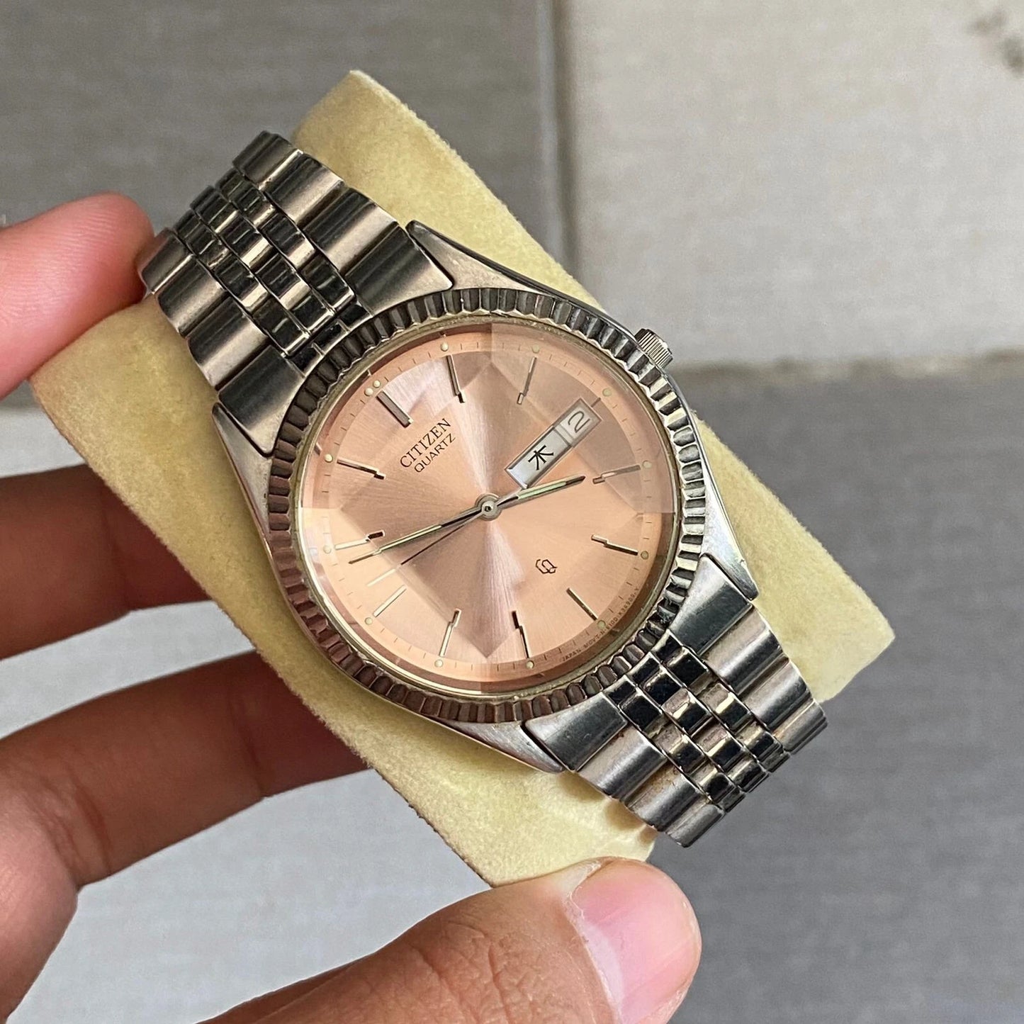 Rare Citizen Quartz Faceted Glass Salmon Dial Day Date JDM Watch Vintage Men