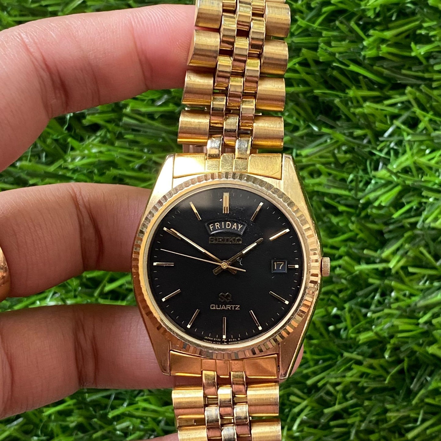 Rare Seiko Quartz SQ 5Y23-8A69 Black Dial Day Date Split Gold Vintage Watch Men