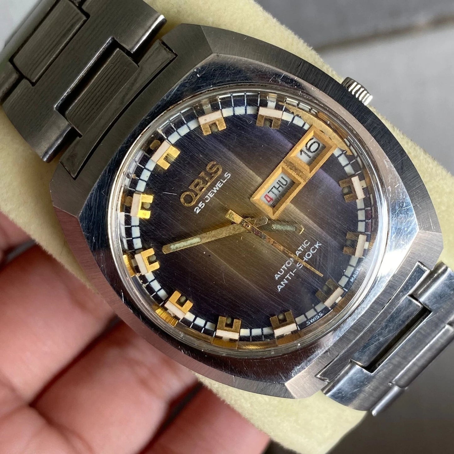RARE Oris Automatic 25 Jewels Day Date Gradation Dial Brown Vintage Swiss Watch