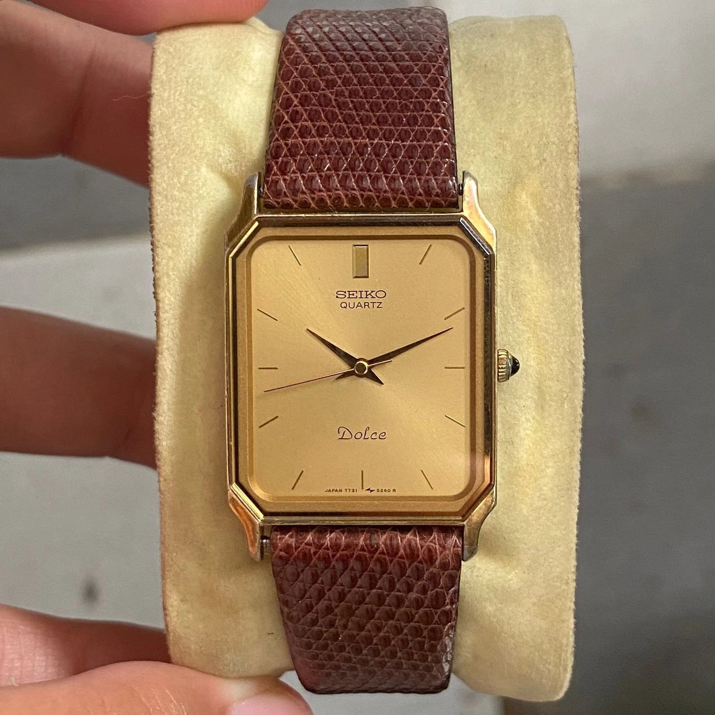 Rare Seiko Dolce Quartz Tank Gold Thin Index Baton Antimagnetic Vintage Watch