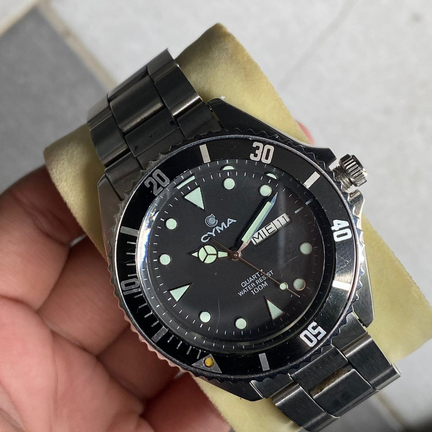 Rare Cyma Diver 8061544 Black Dial Quartz Swiss Made Vintage Men Watch Sport