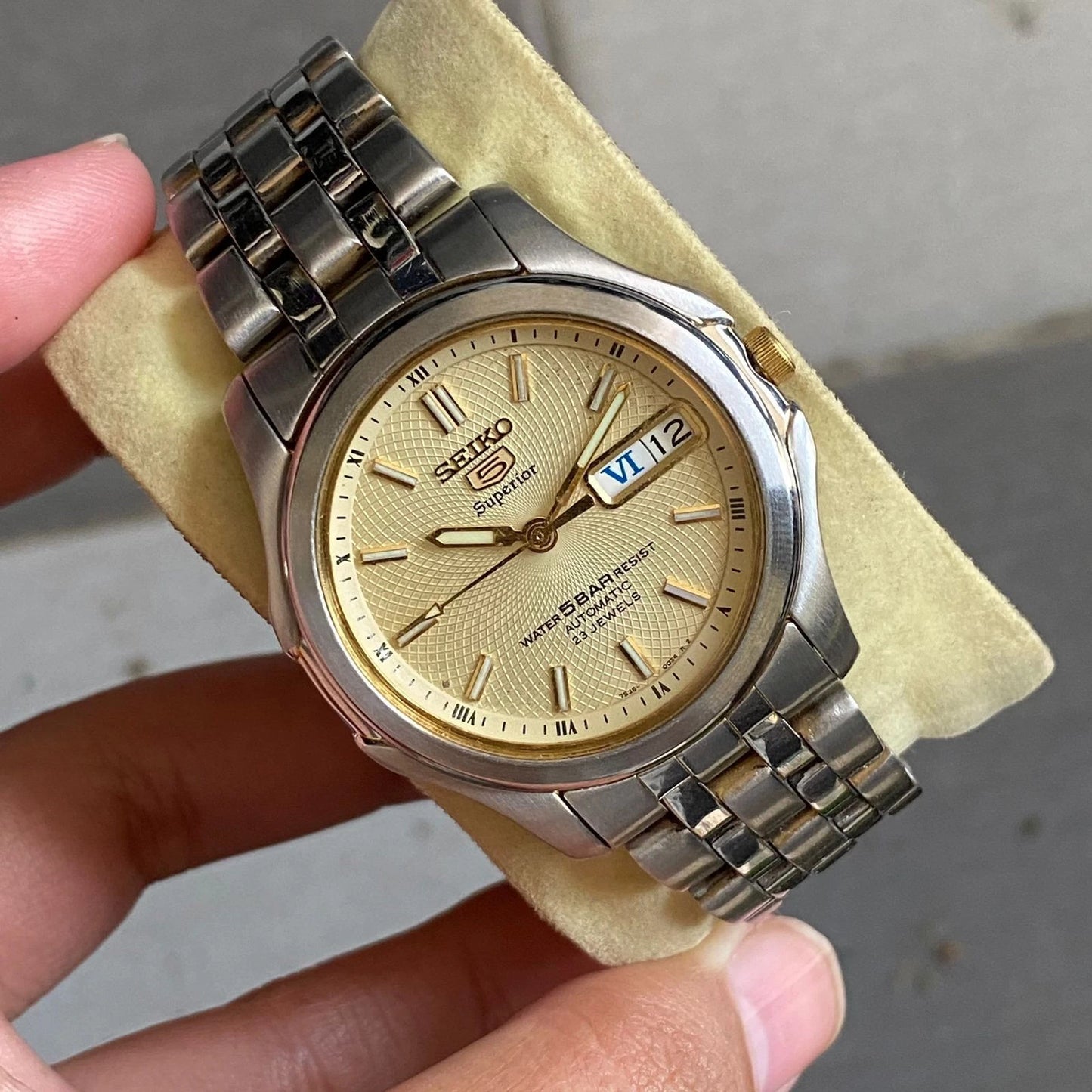 RARE Seiko 5 Superior Automatic 7S36 Whirlpool Ivory Day Date Vintage Watch Men