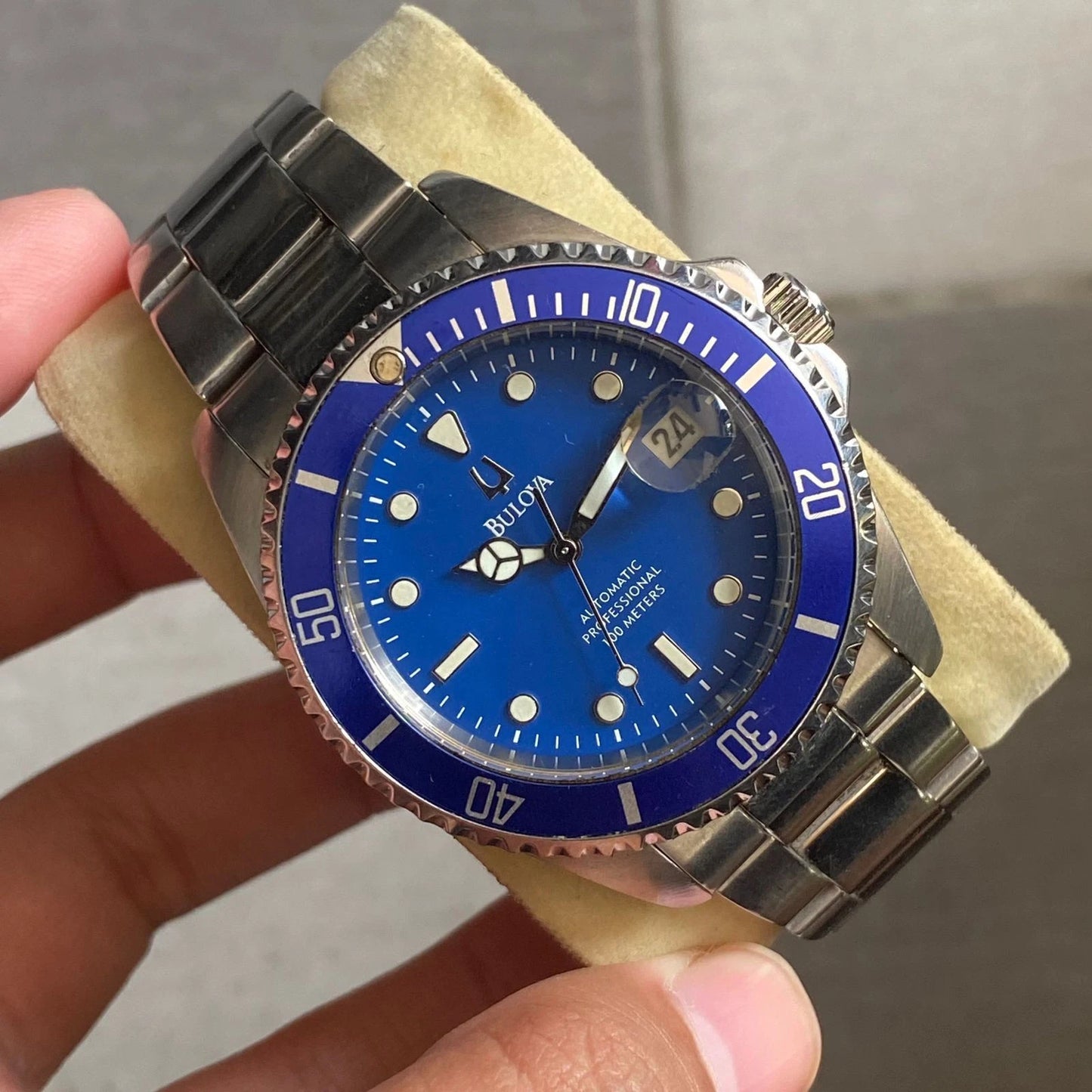 Rare Bulova Diver Professional Automatic Blue Dial Date Vintage Watch Men