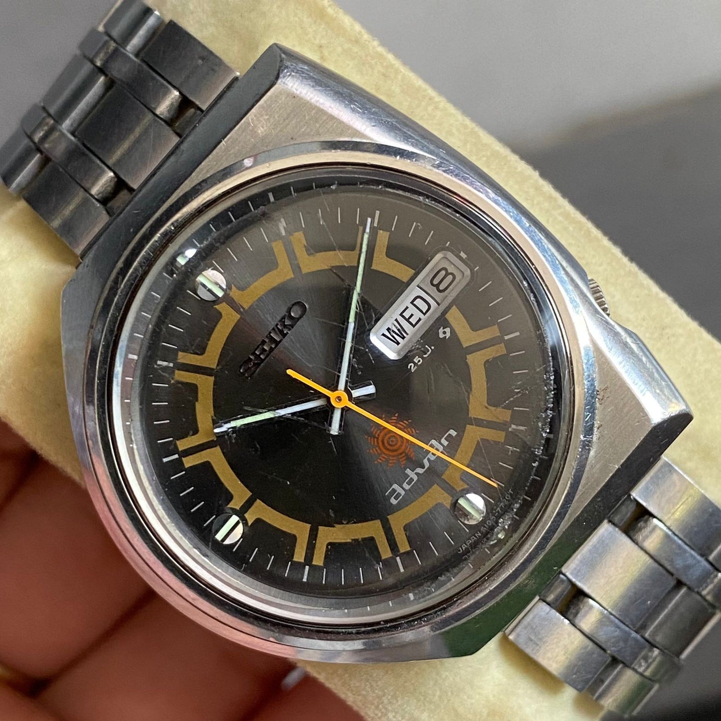RARE Seiko Advan 6106-7550 Day Date Black Dial Faceted Vintage Asymetrical Watch