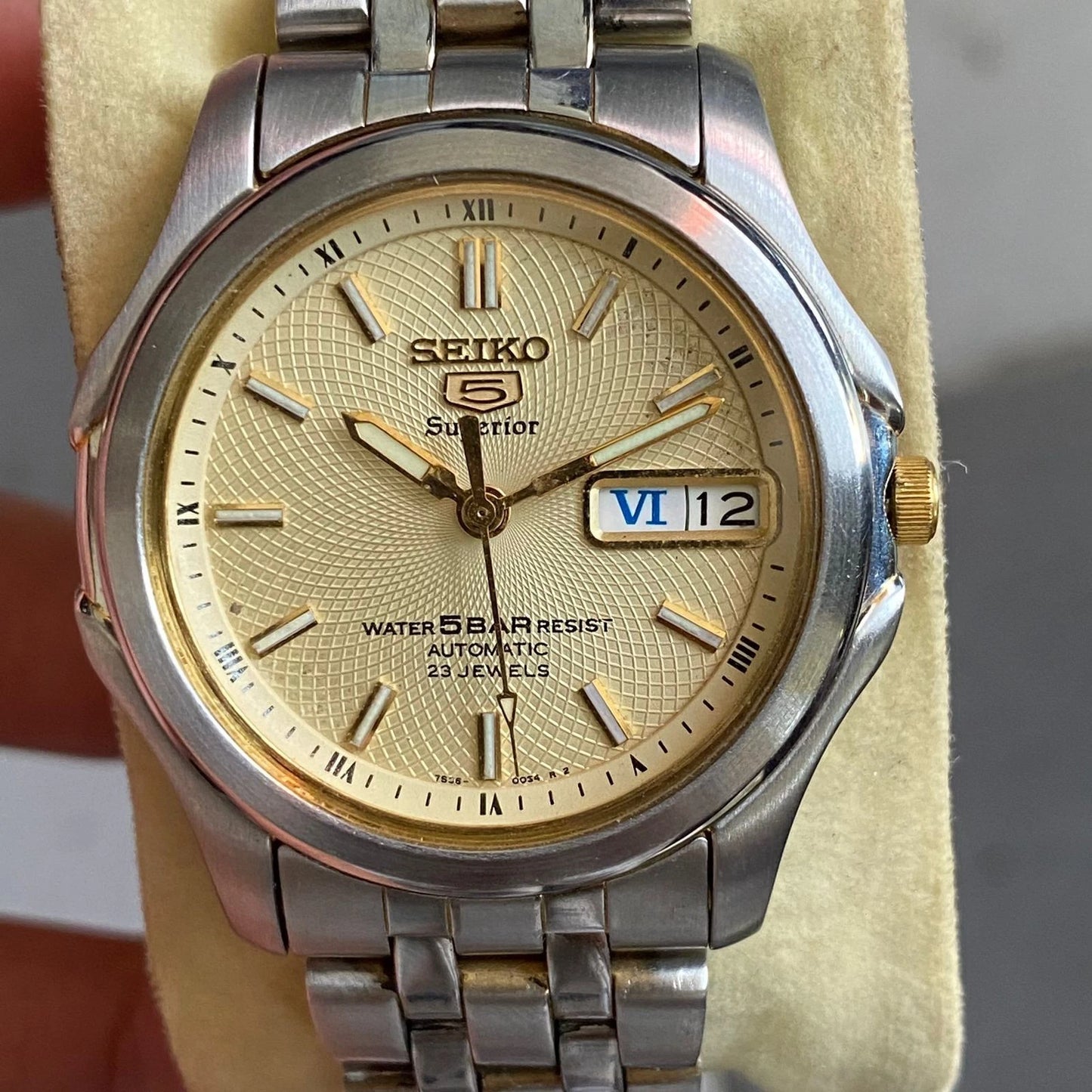 RARE Seiko 5 Superior Automatic 7S36 Whirlpool Ivory Day Date Vintage Watch Men