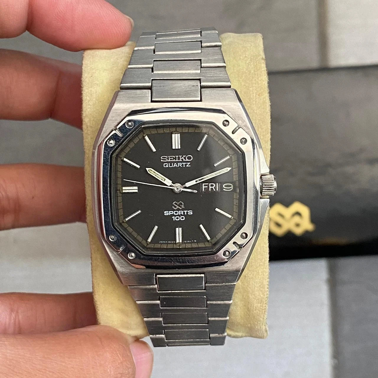 Rare Seiko SQ Sports 100 Quartz 8229-503A Oak Style Black Dial Vintage Men