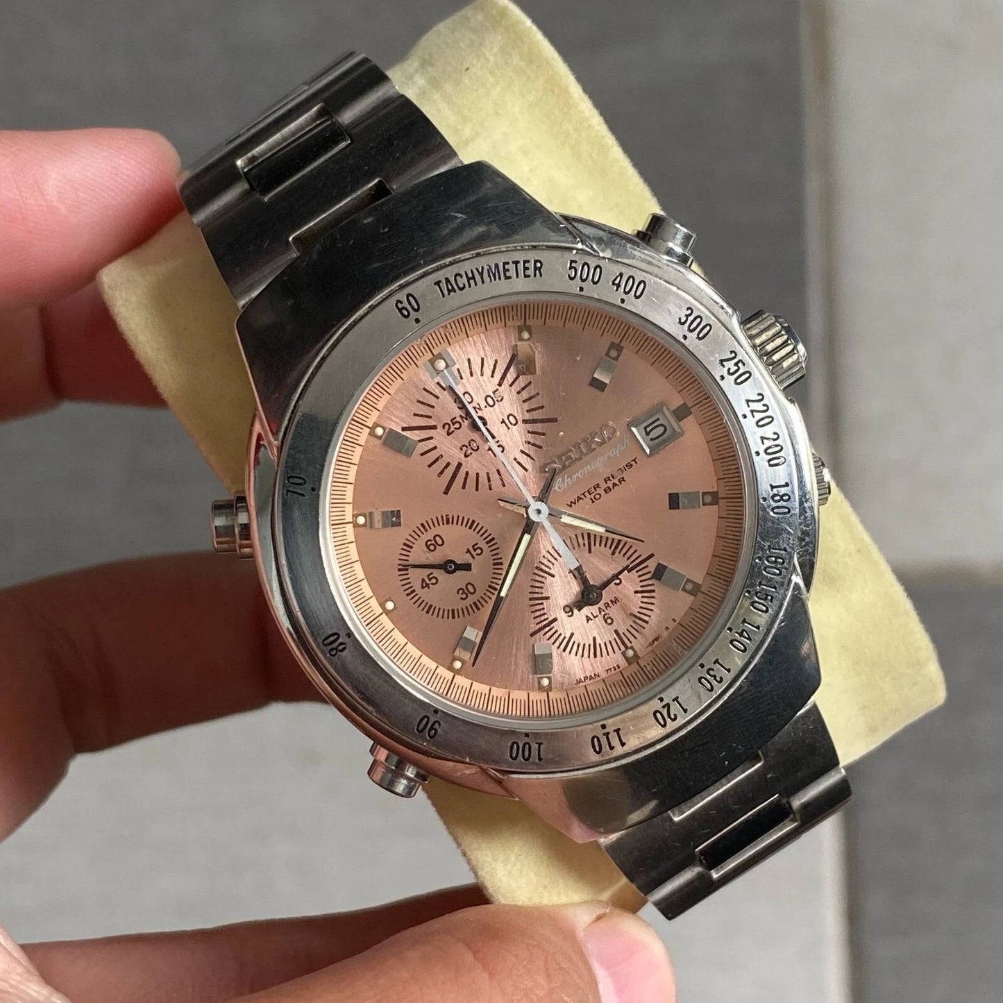 Rare Seiko SBBP069 Chronograph Salmon Dial Quartz Date Vintage Watch Men