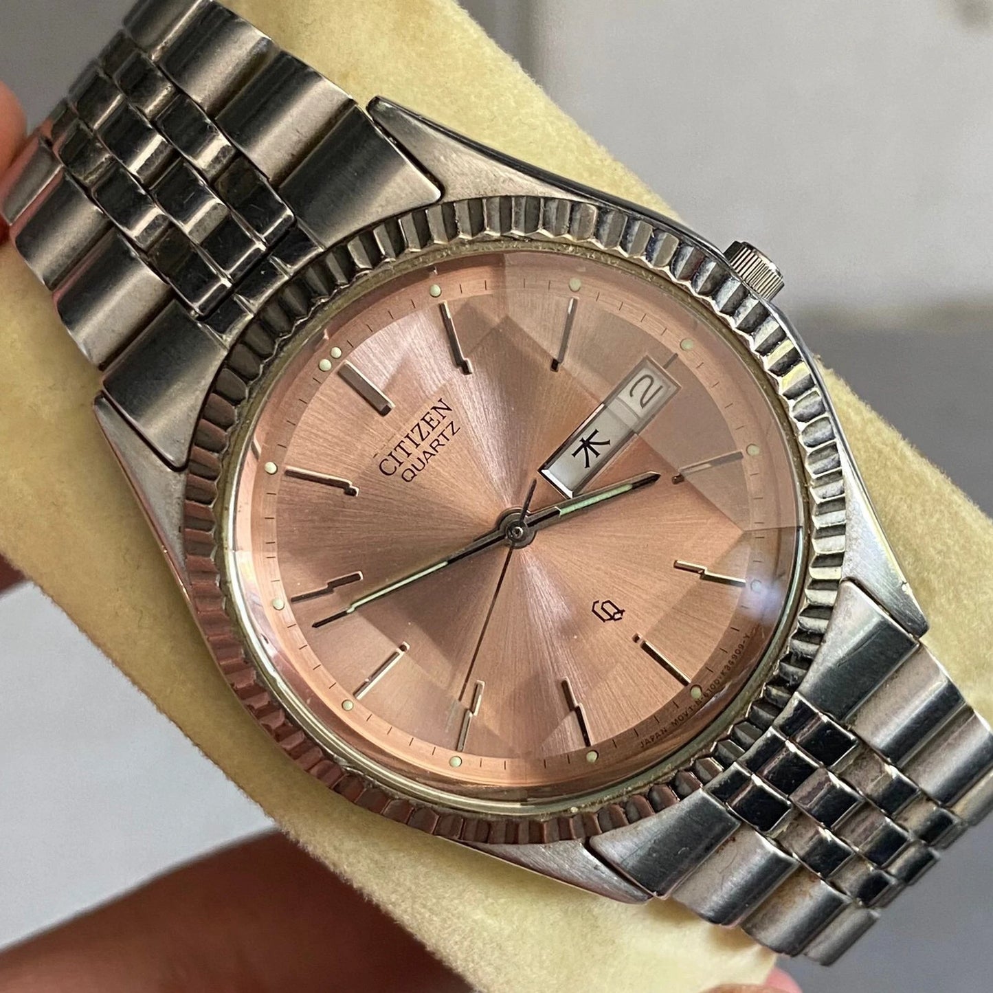 Rare Citizen Quartz Faceted Glass Salmon Dial Day Date JDM Watch Vintage Men