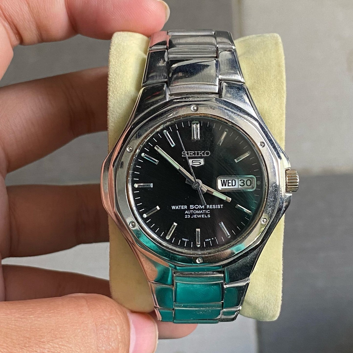 Rare Seiko 5 Finder SNZE65 Automatic Oak Style Day Date Vintage Men Watch
