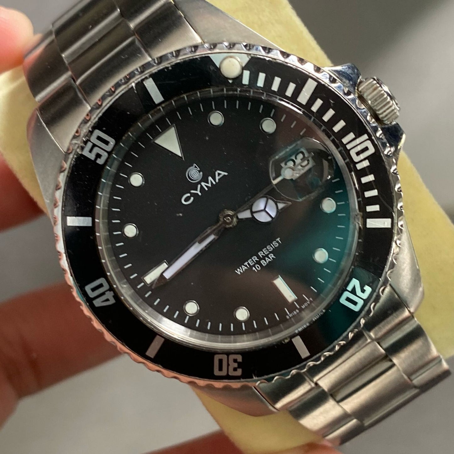 Rare Cyma Diver Quartz 8061544 Black Dial Day Date Swiss Made Vintage Men Watch