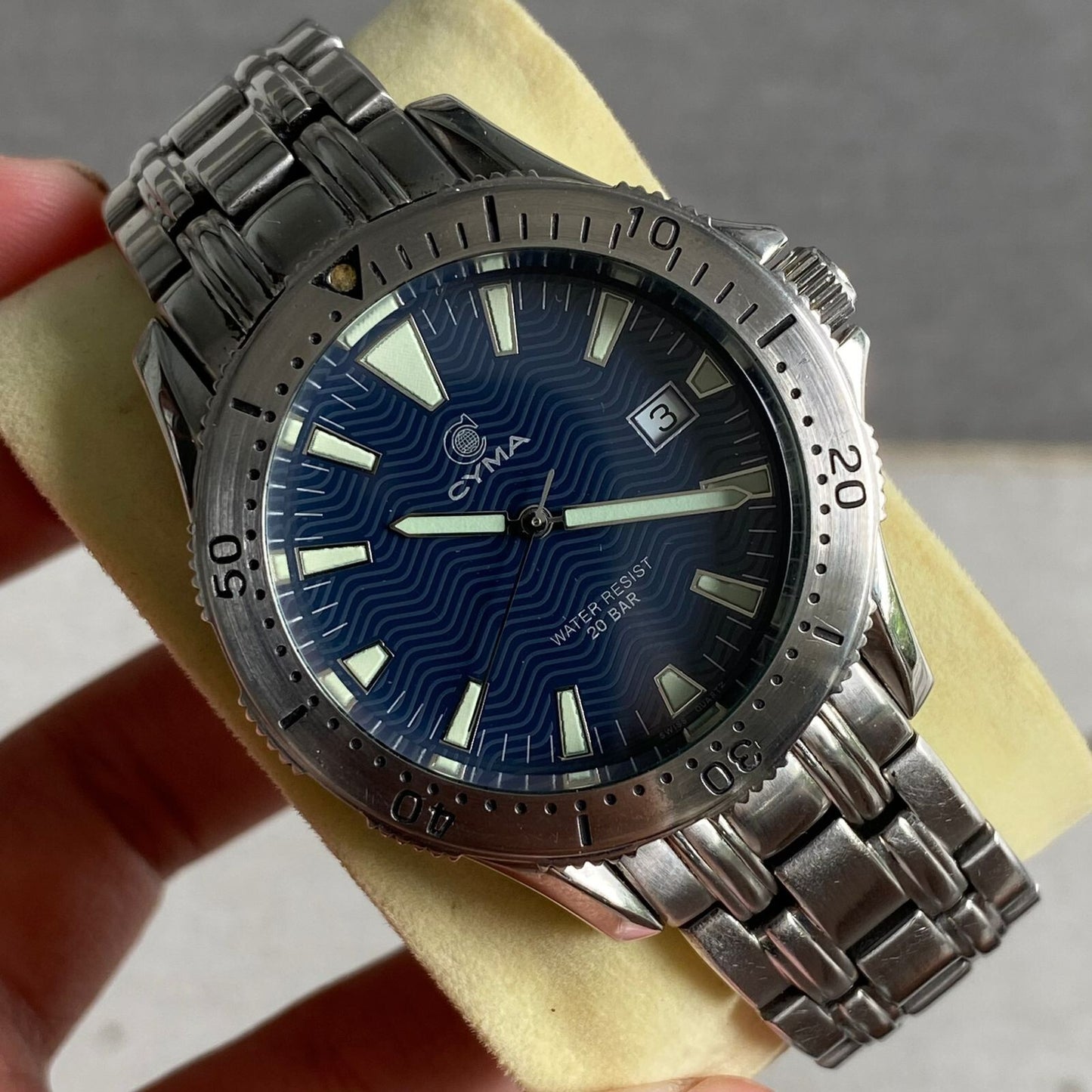 Rare Cyma Diver Master Quartz 200 meter Blue Dial Steel Swiss Watch Men Vintage