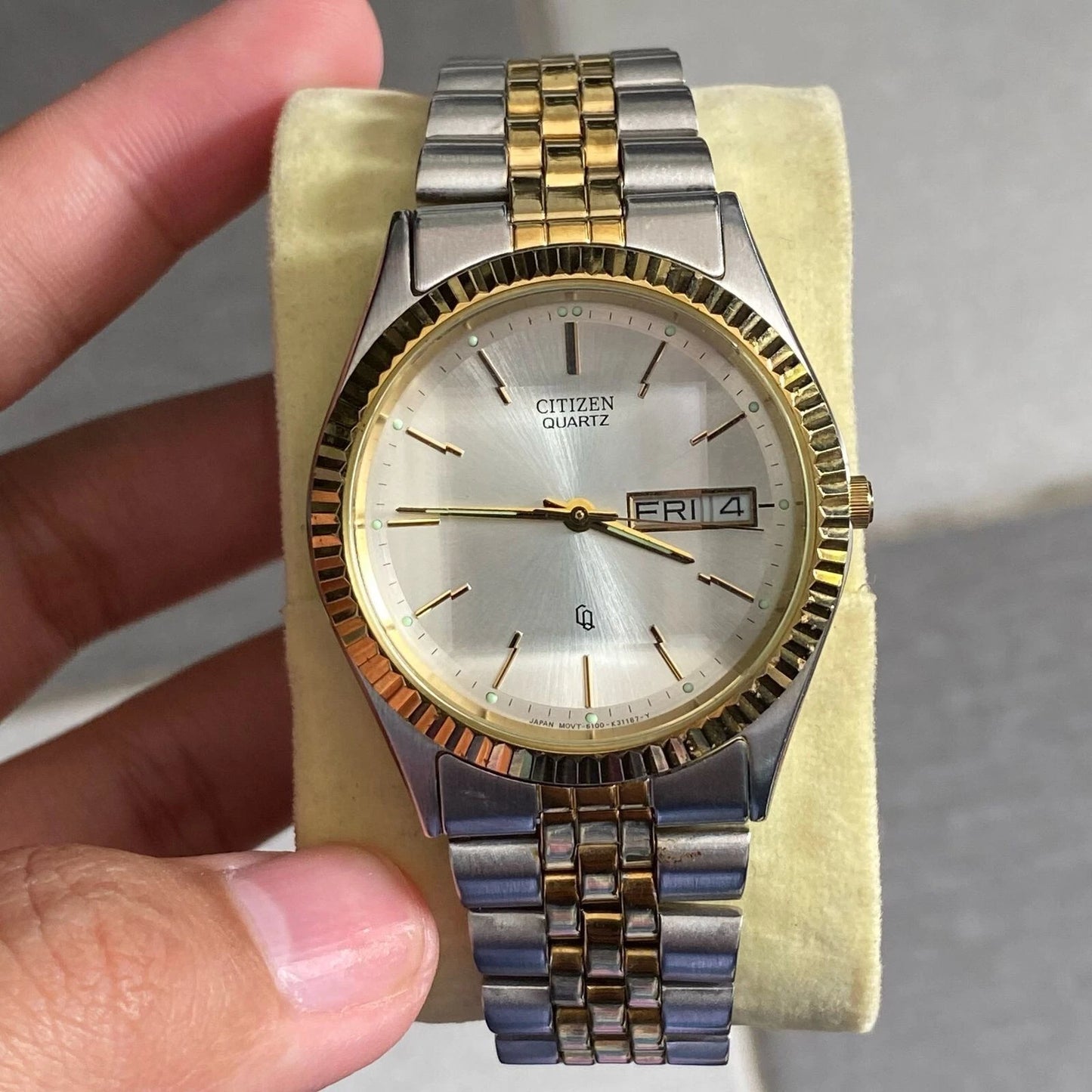 RARE Citizen Crystron Quartz Faceted Glass Day Date Two Tone Vintage Men Watch