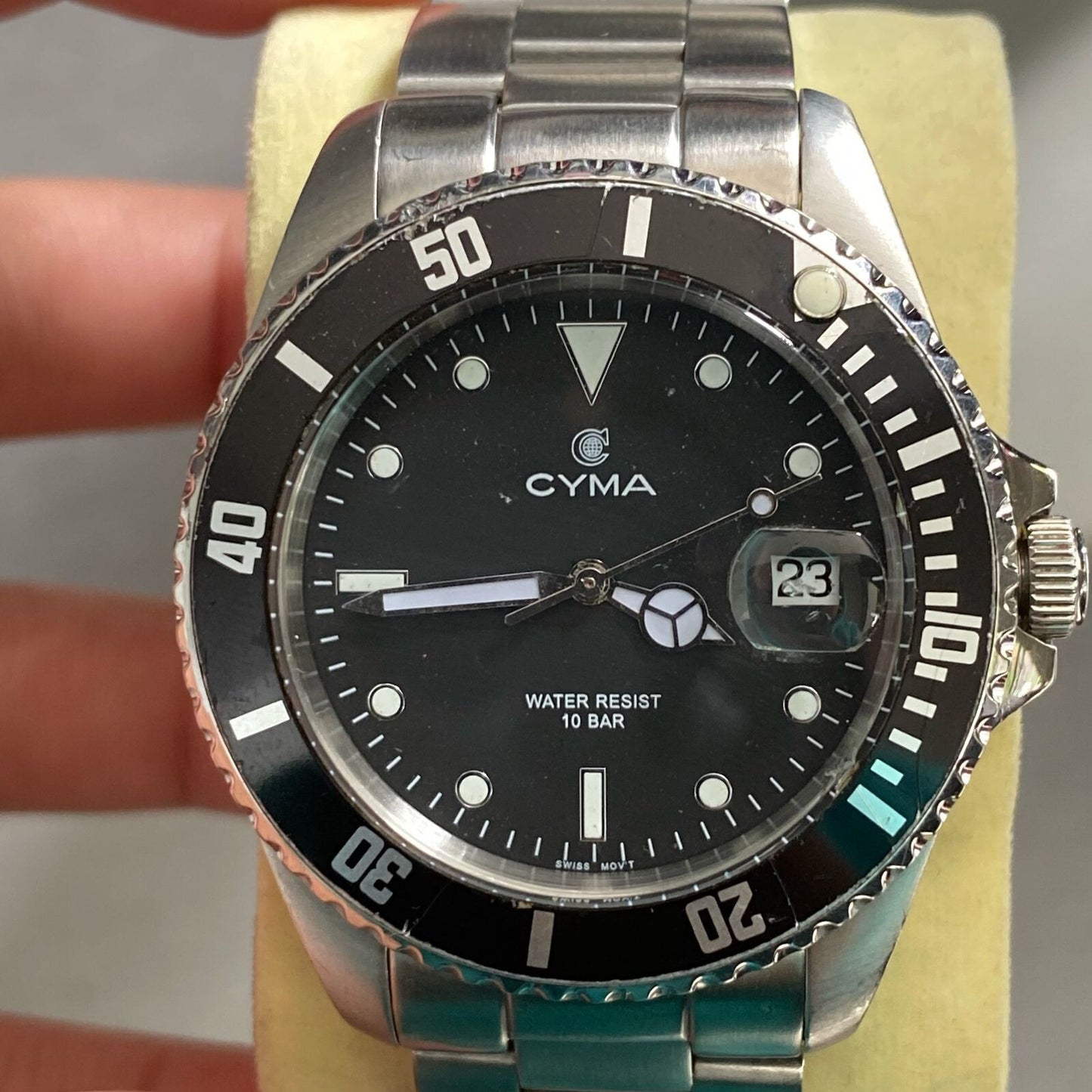 Rare Cyma Diver Quartz 8061544 Black Dial Day Date Swiss Made Vintage Men Watch