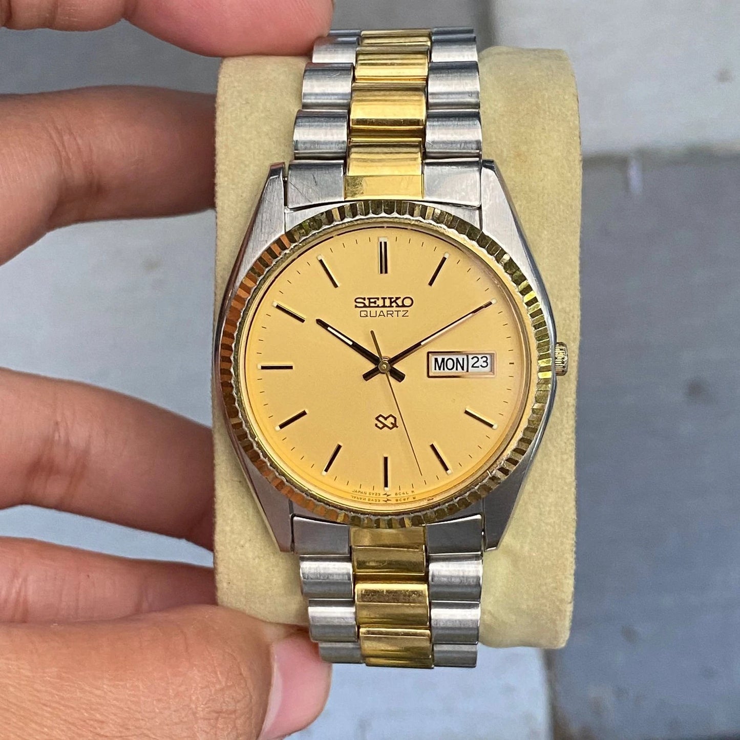 Rare Seiko Quartz 5Y23-8A60 SQ Day Date Gold Dial Two Tone Vintage Watch Men
