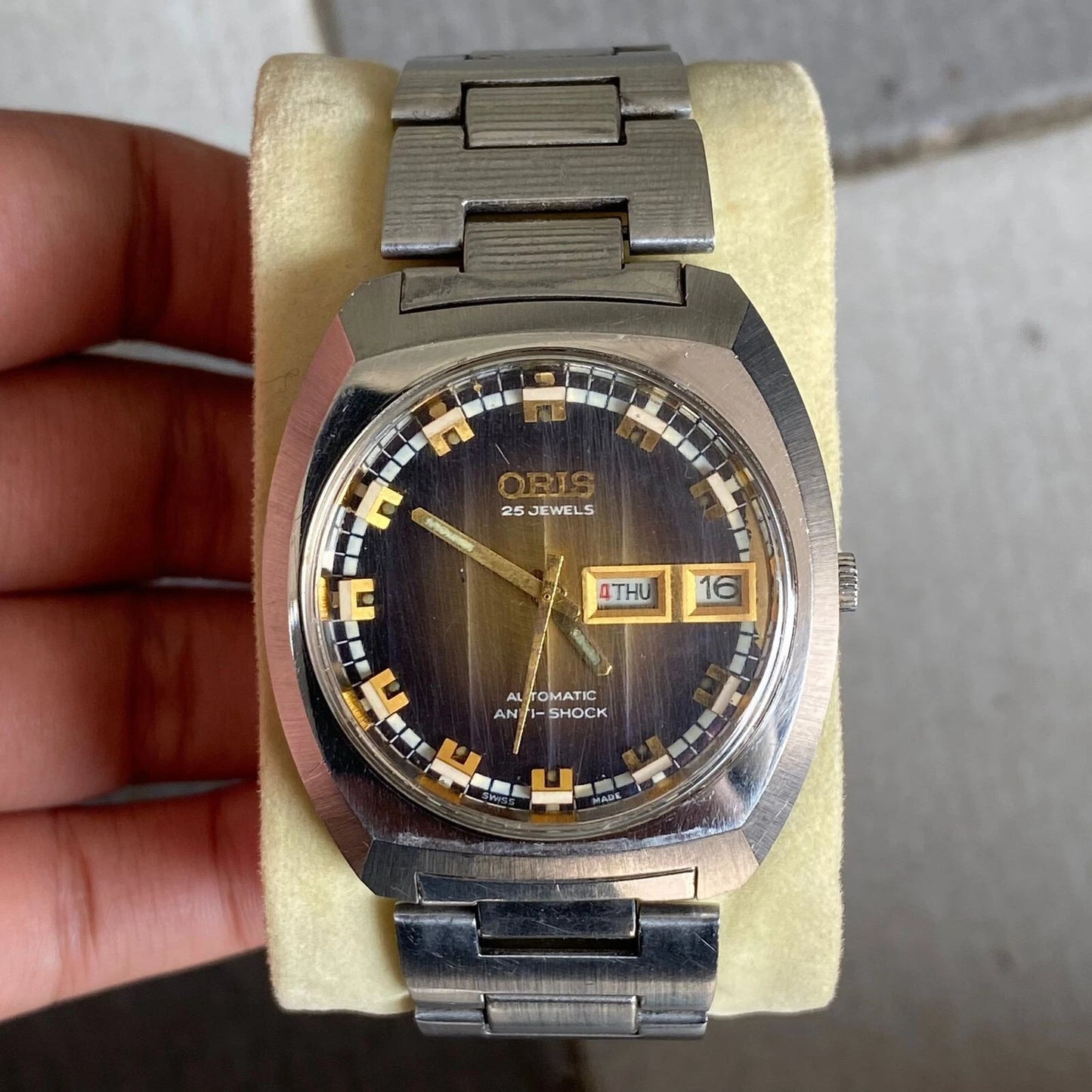 RARE Oris Automatic 25 Jewels Day Date Gradation Dial Brown Vintage Swiss Watch