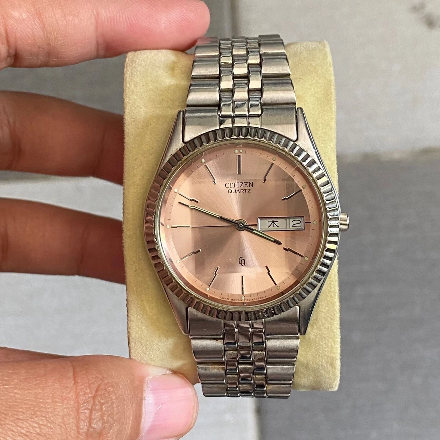 Rare Citizen Quartz Faceted Glass Salmon Dial Day Date JDM Watch Vintage Men