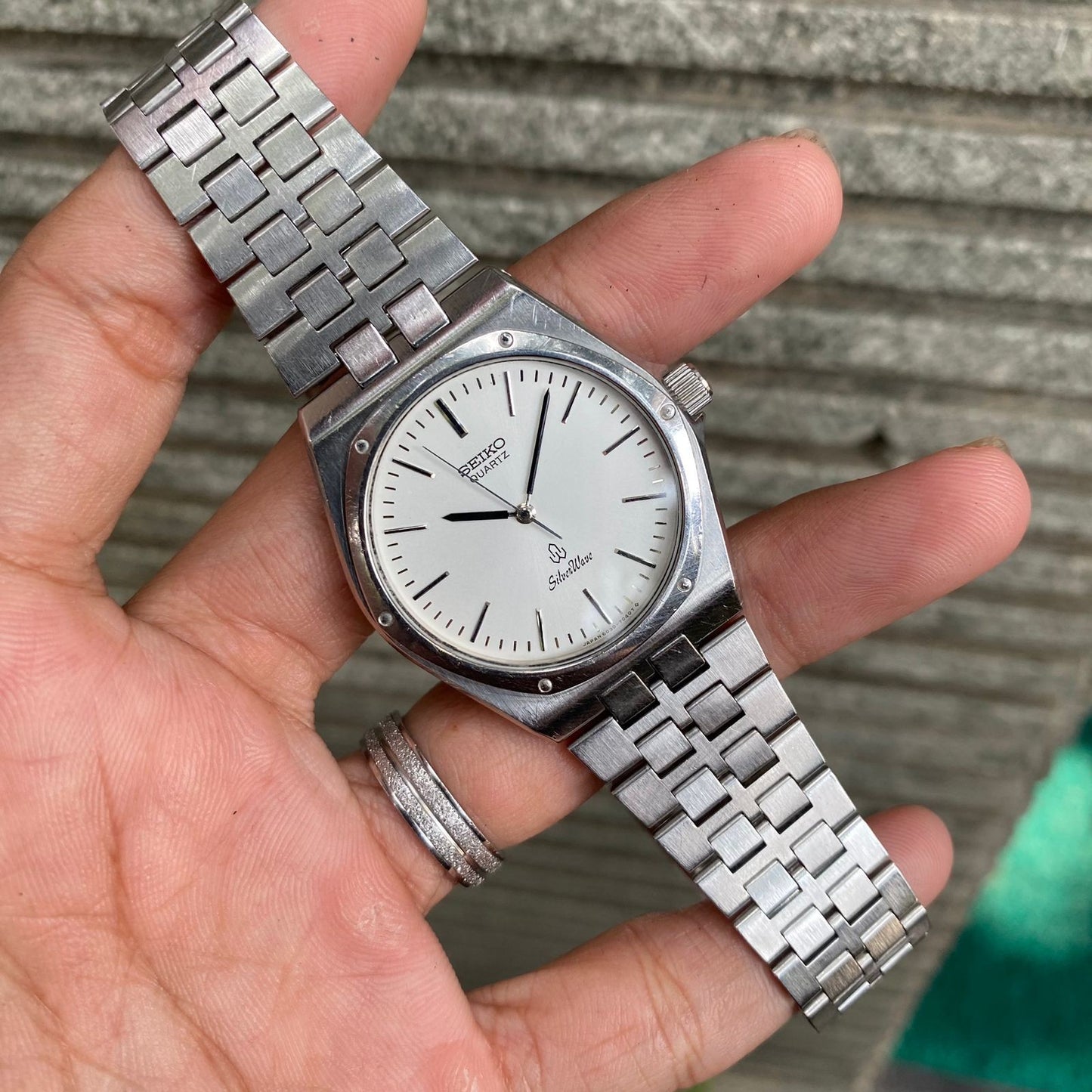 RARE Seiko Silverwave Quartz 6030-7040 White Dial Oak Style Vintage Men Watch