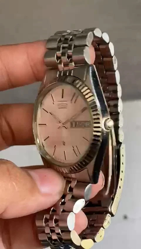 Rare Citizen Crystron Quartz Day Date Faceted Glass Silver Dial Watch Vintage