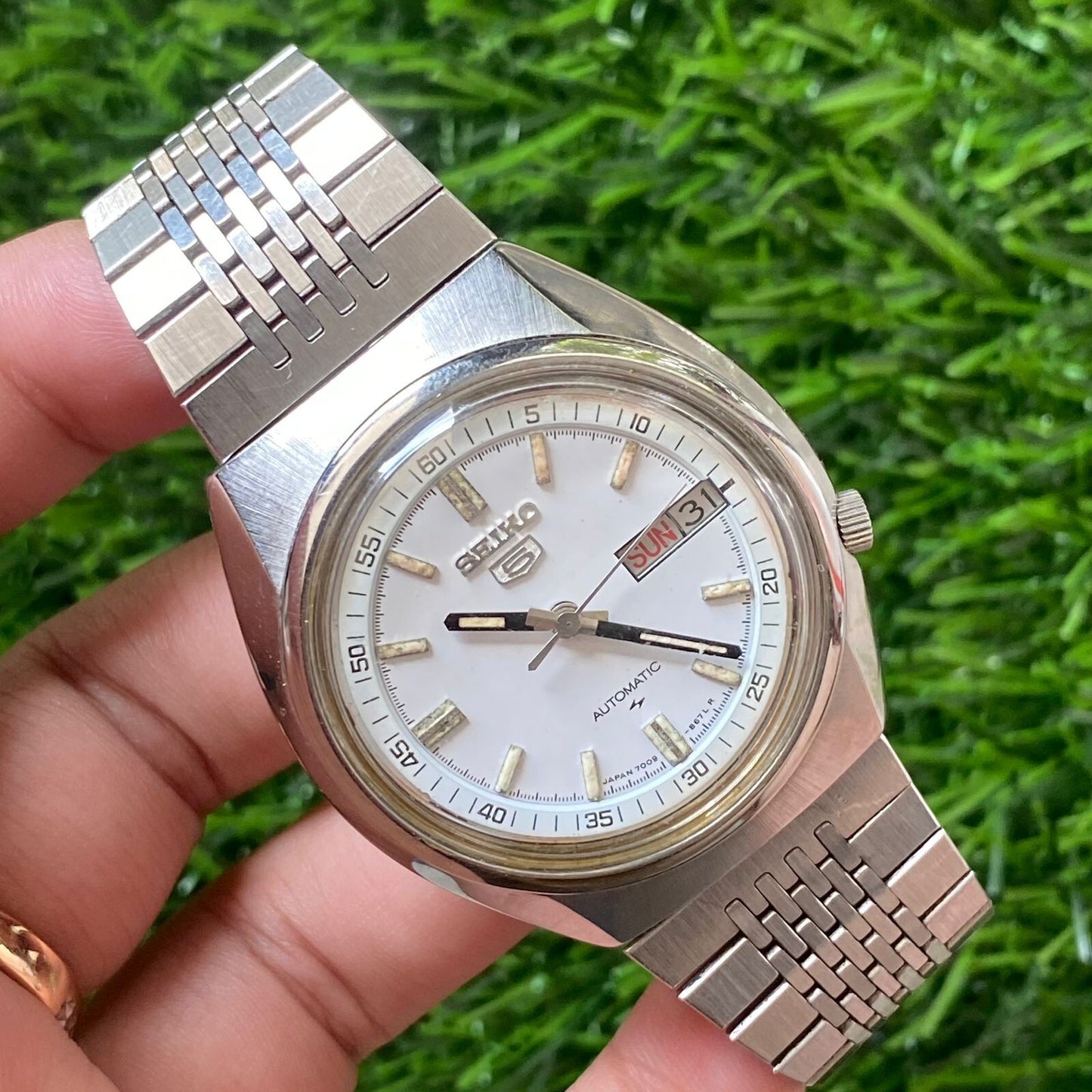 Rare Seiko 5 Vintage Automatic cal. 7009-8310 White Dial Mens Watch Day Date