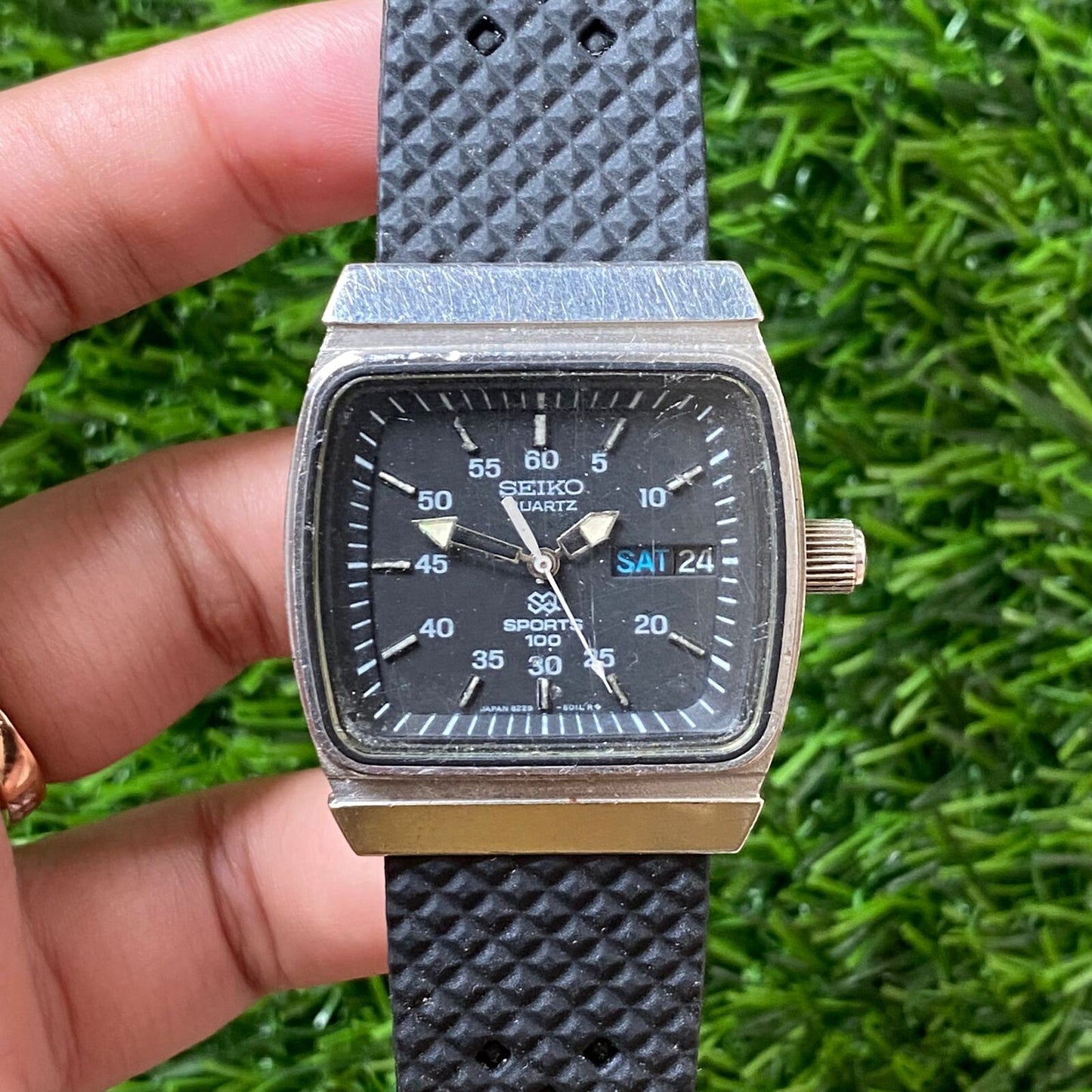 Rare Seiko Quartz SQ Sports 100 Square Black Dial Day Date Military Watch Men JR