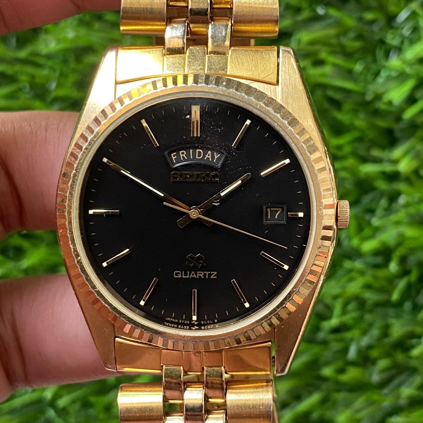 Rare Seiko Quartz SQ 5Y23-8A69 Black Dial Day Date Split Gold Vintage Watch Men