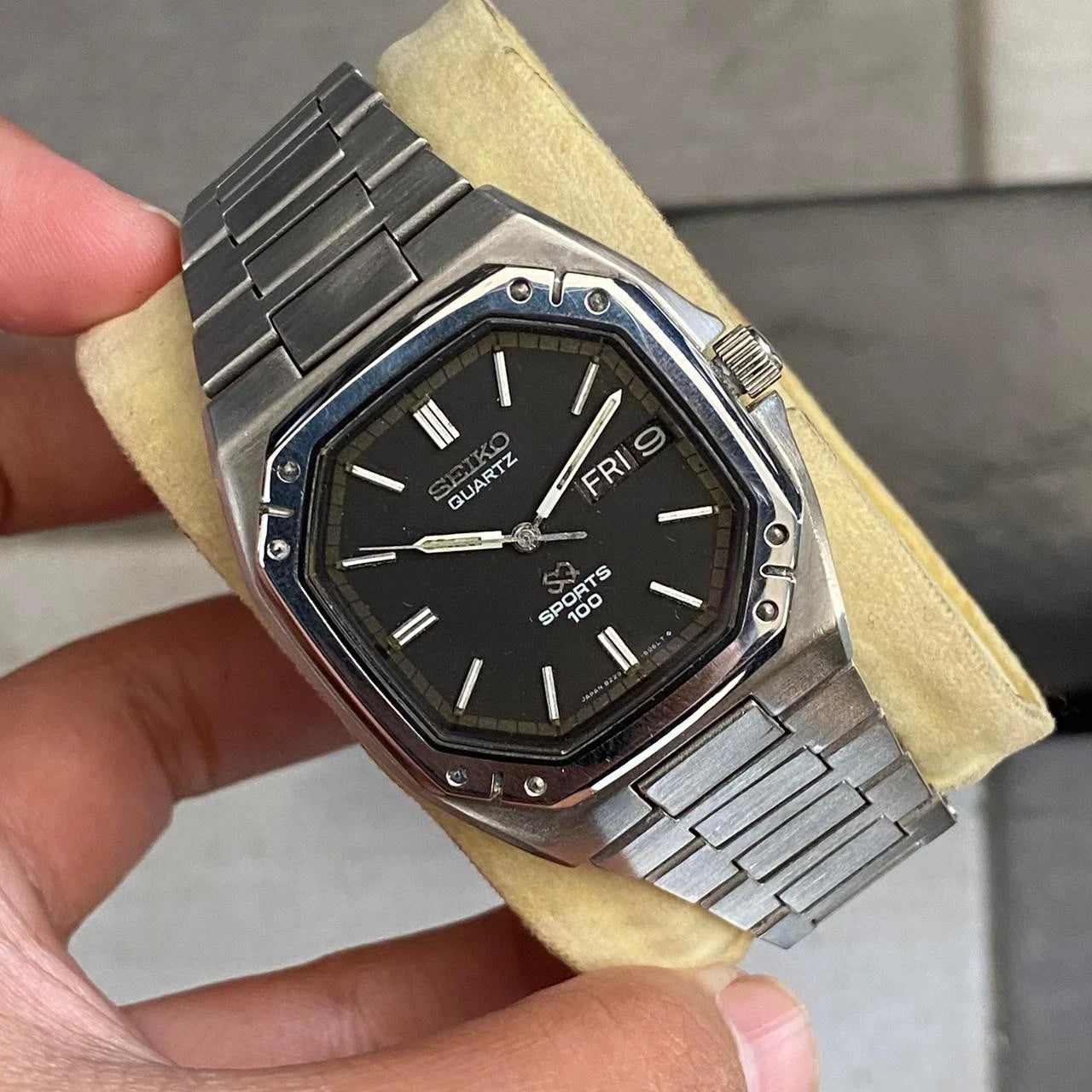 Rare Seiko SQ Sports 100 Quartz 8229-503A Oak Style Black Dial Vintage Men