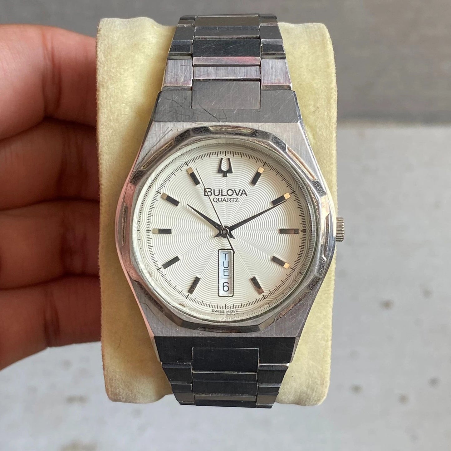 Rare Bulova Quartz White Dial Gerald Oak Style Day Date Vintage Swiss Watch Men