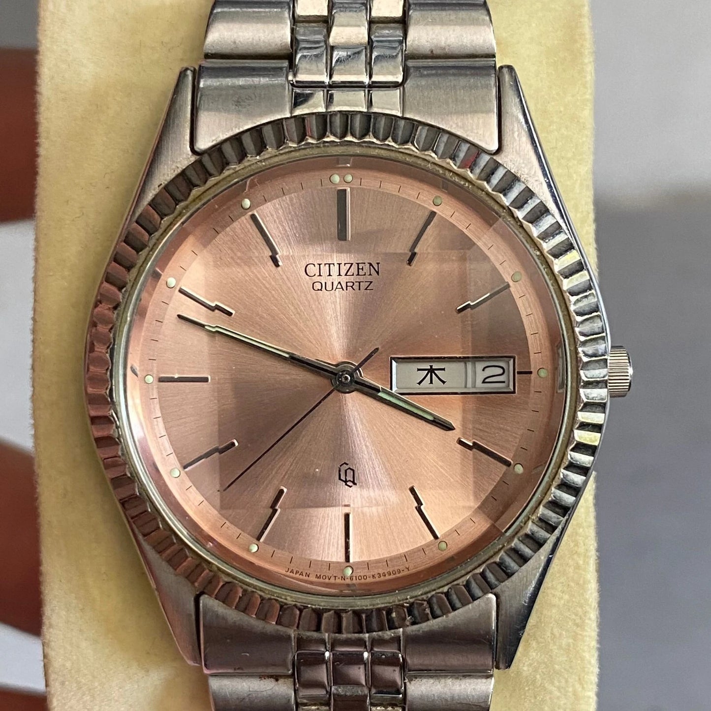 Rare Citizen Quartz Faceted Glass Salmon Dial Day Date JDM Watch Vintage Men