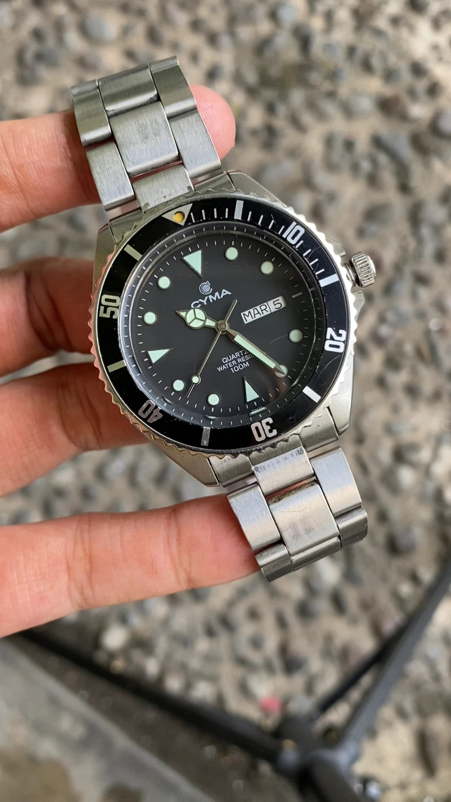 Rare Cyma Diver 8061544 Day Date Quartz 100m Black Dial Swiss Watch Vintage Men
