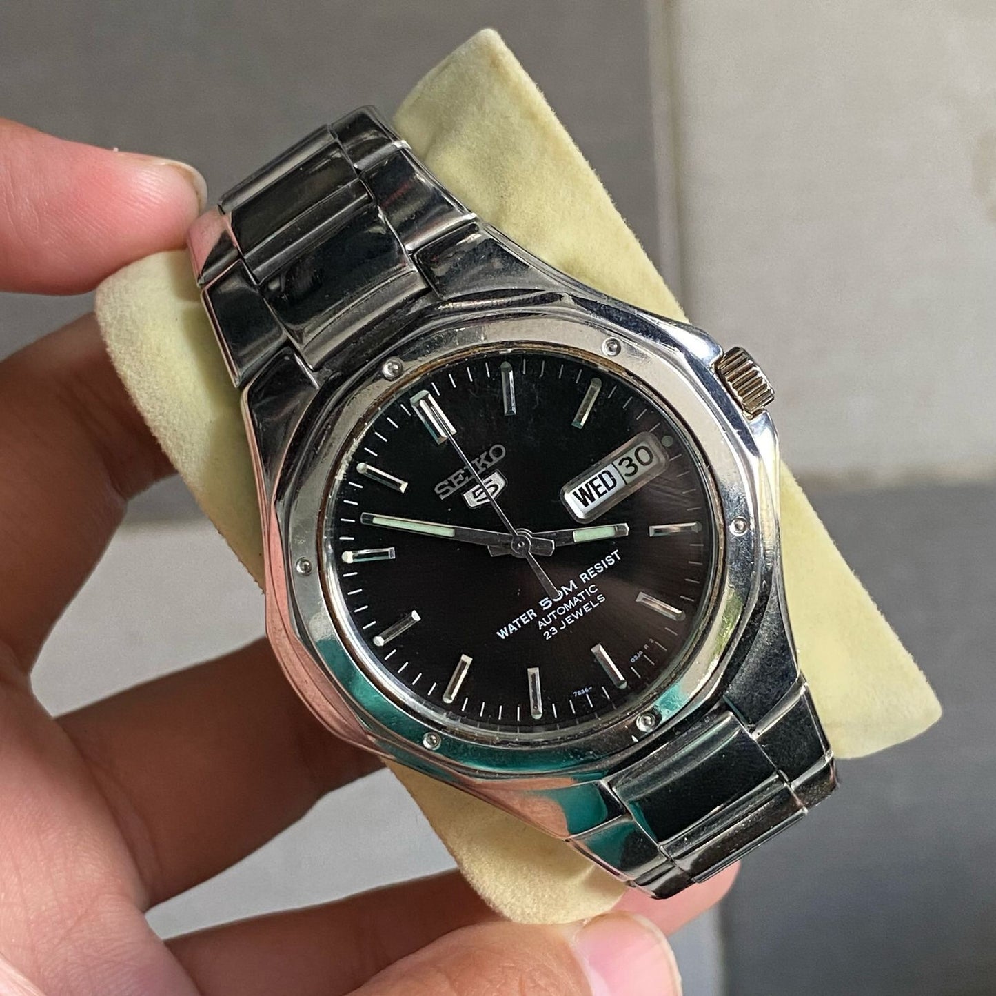 Rare Seiko 5 Finder SNZE65 Automatic Oak Style Day Date Vintage Men Watch