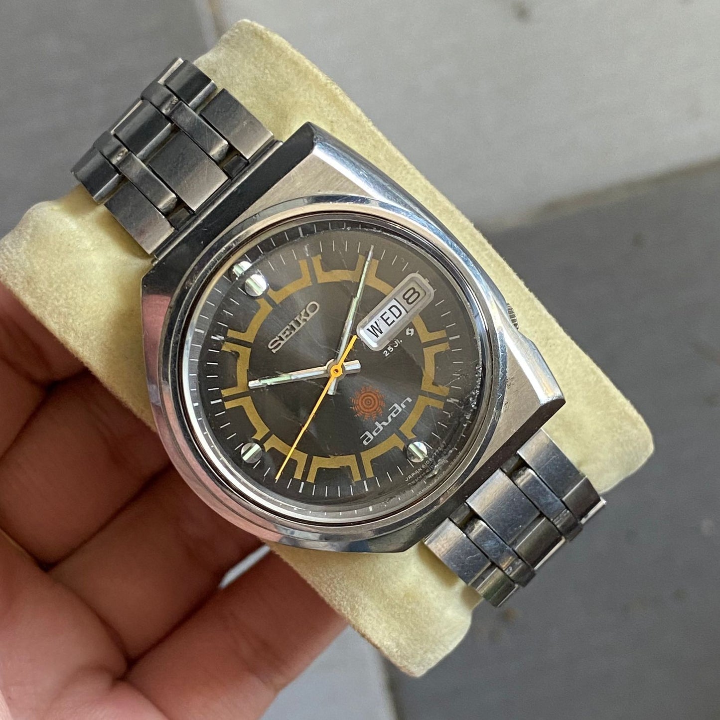 RARE Seiko Advan 6106-7550 Day Date Black Dial Faceted Vintage Asymetrical Watch