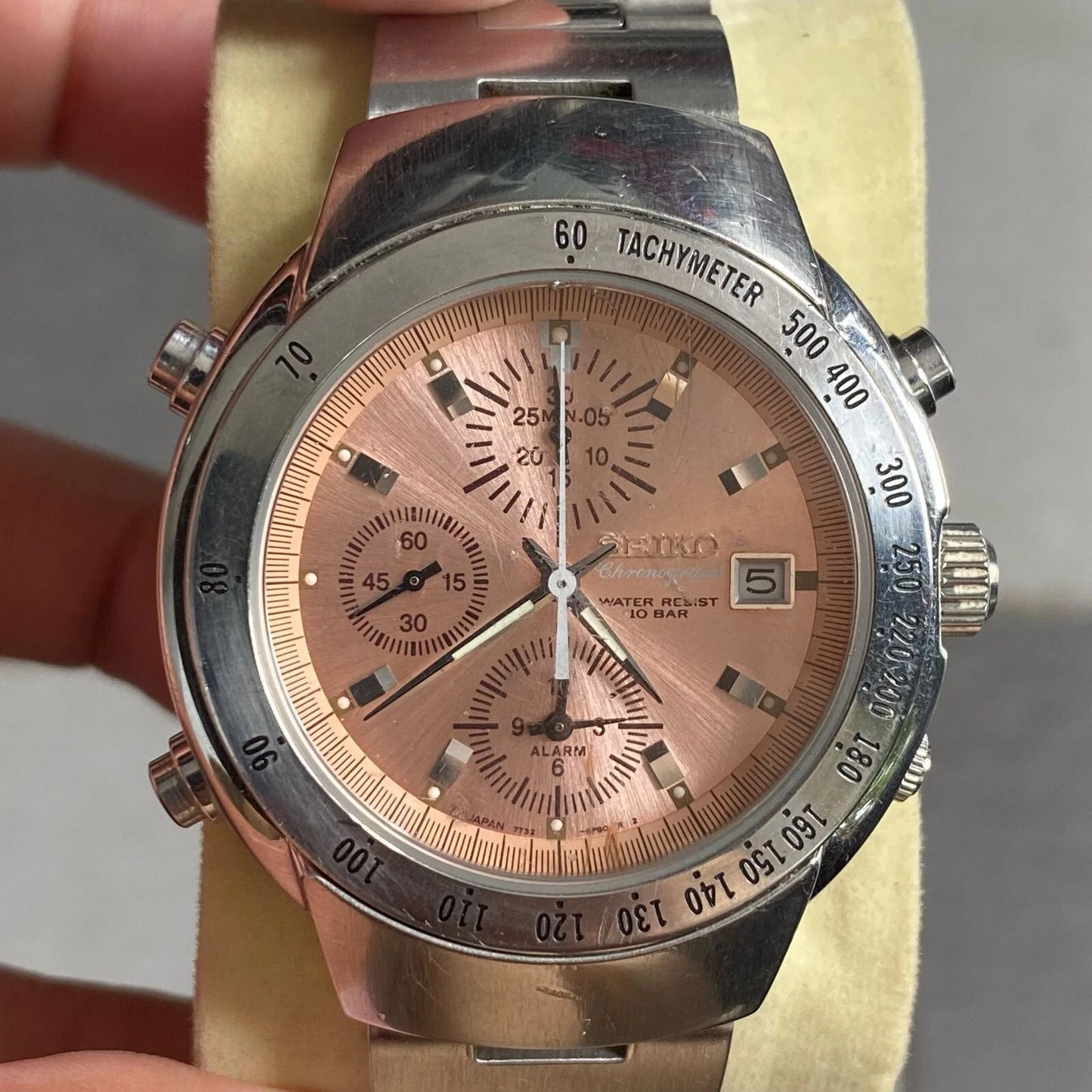 Rare Seiko SBBP069 Chronograph Salmon Dial Quartz Date Vintage Watch Men