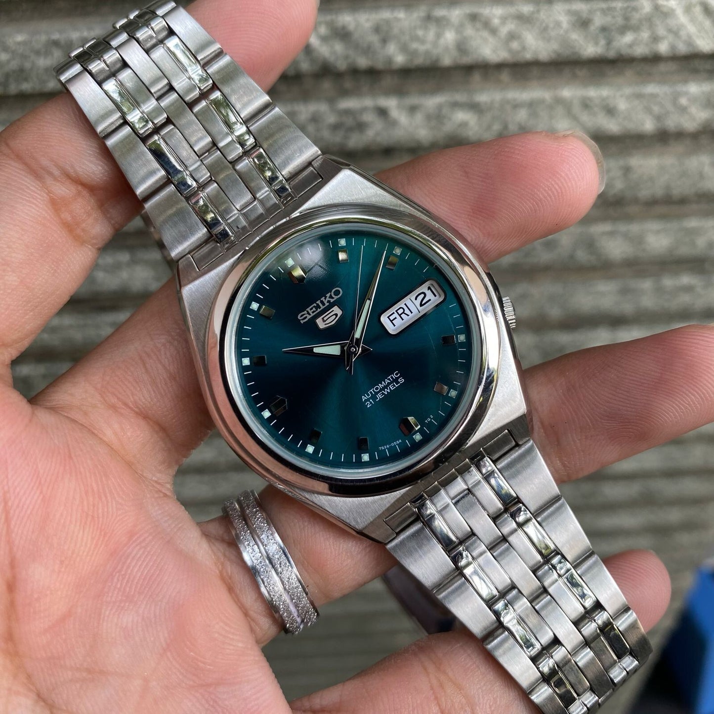 RARE Seiko 5 Green Dial Globe SNK665 Day Date Automatic 7s26-02E0 Vintage Watch