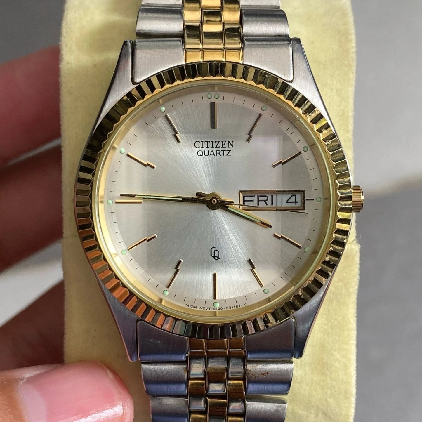 RARE Citizen Crystron Quartz Faceted Glass Day Date Two Tone Vintage Men Watch