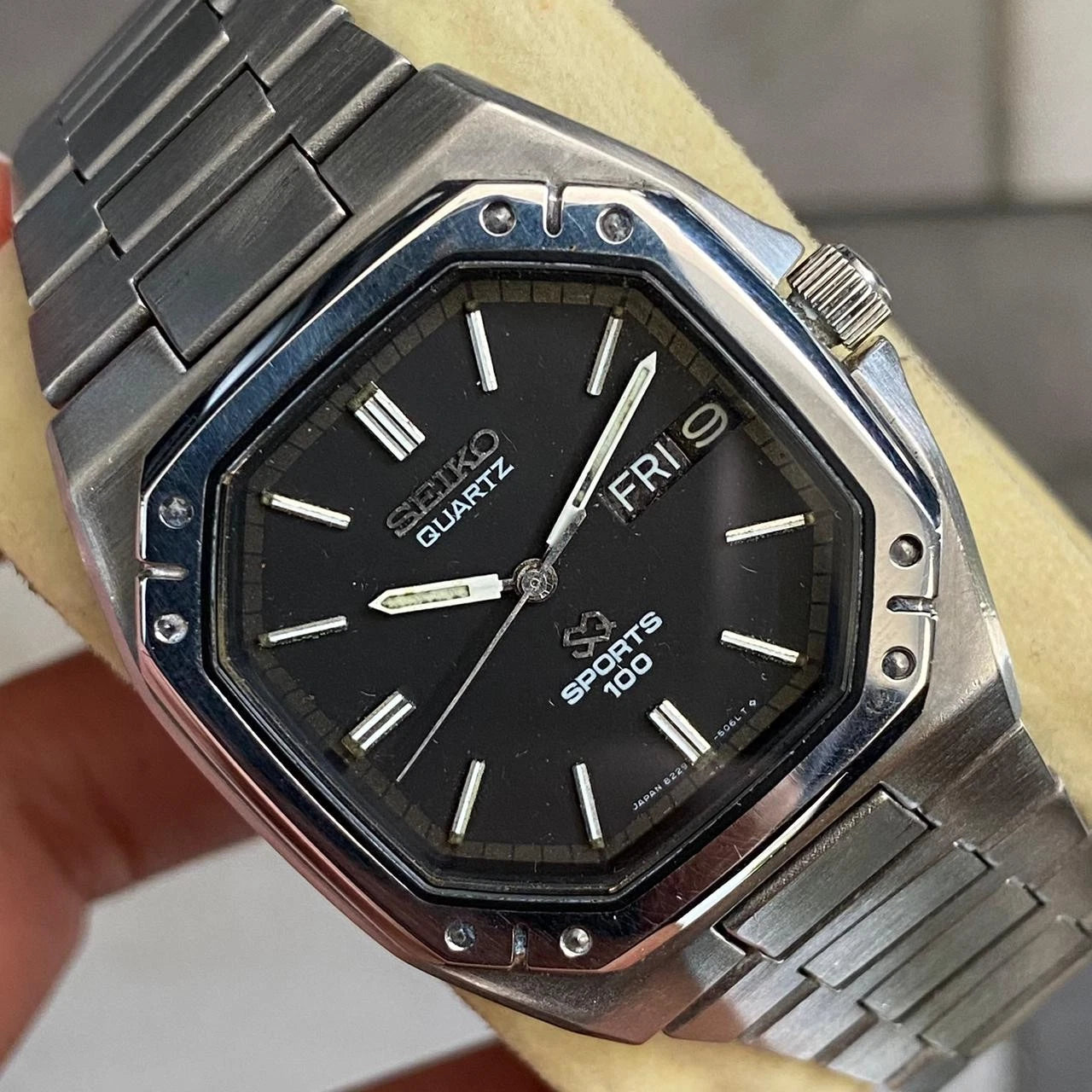 Rare Seiko SQ Sports 100 Quartz 8229-503A Oak Style Black Dial Vintage Men