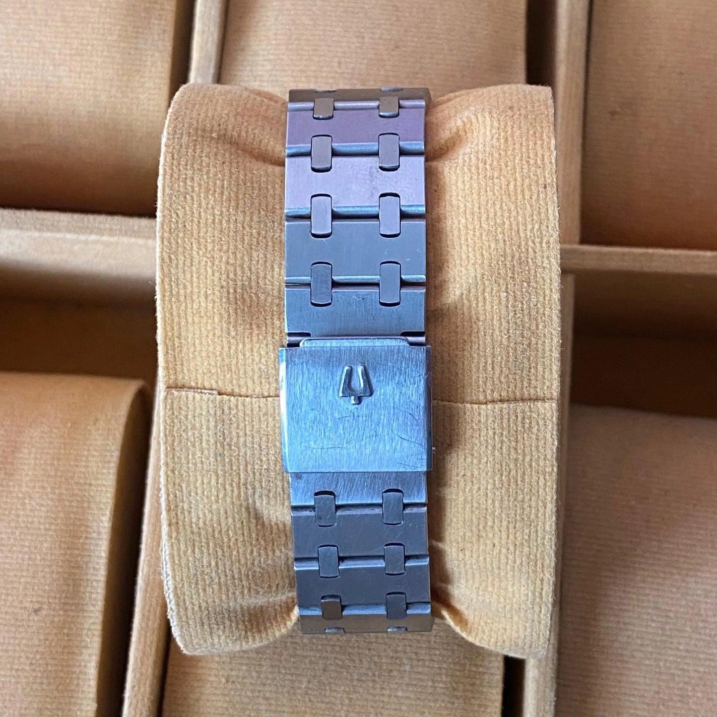 RARE BULOVA Royal Oak Quartz Watch Silver Vintage Men Day Date Swiss Made