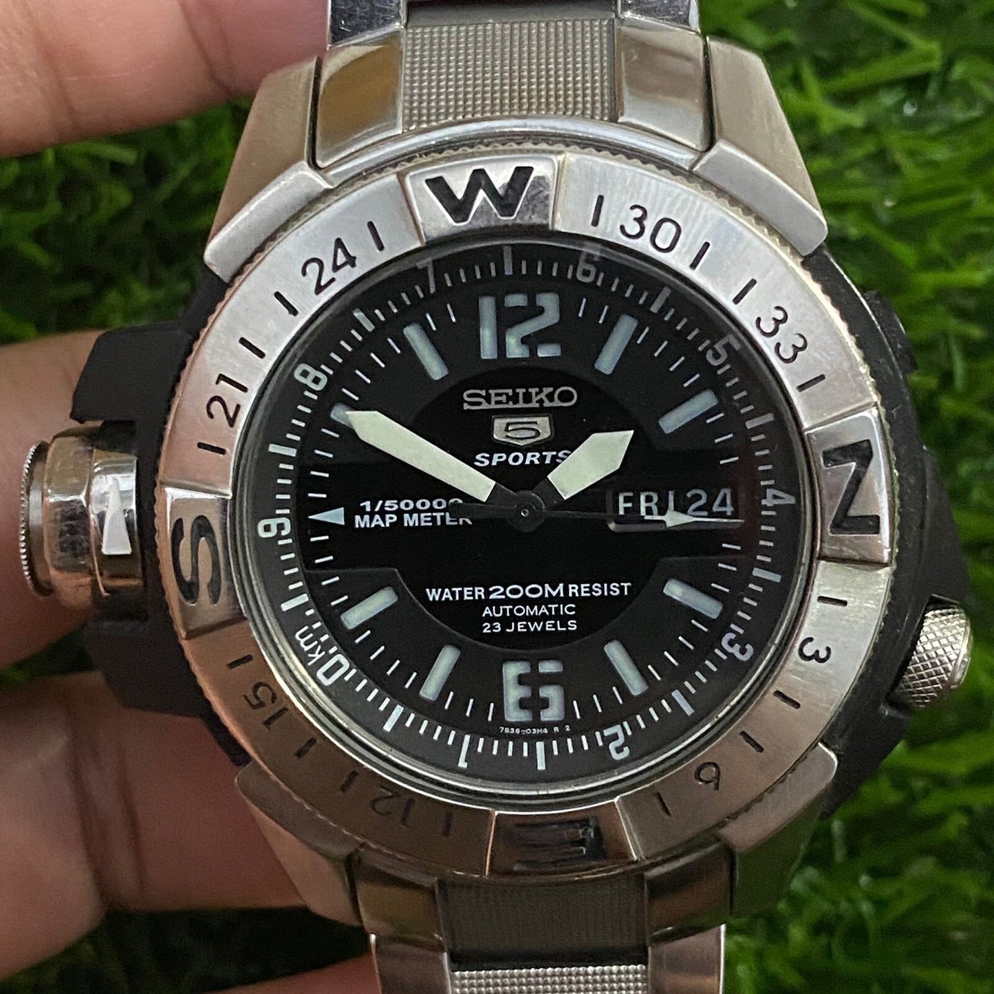 Rare Seiko 5 Sports Automatic Black Dial Atlas Map Meter Compass Bezel Watch