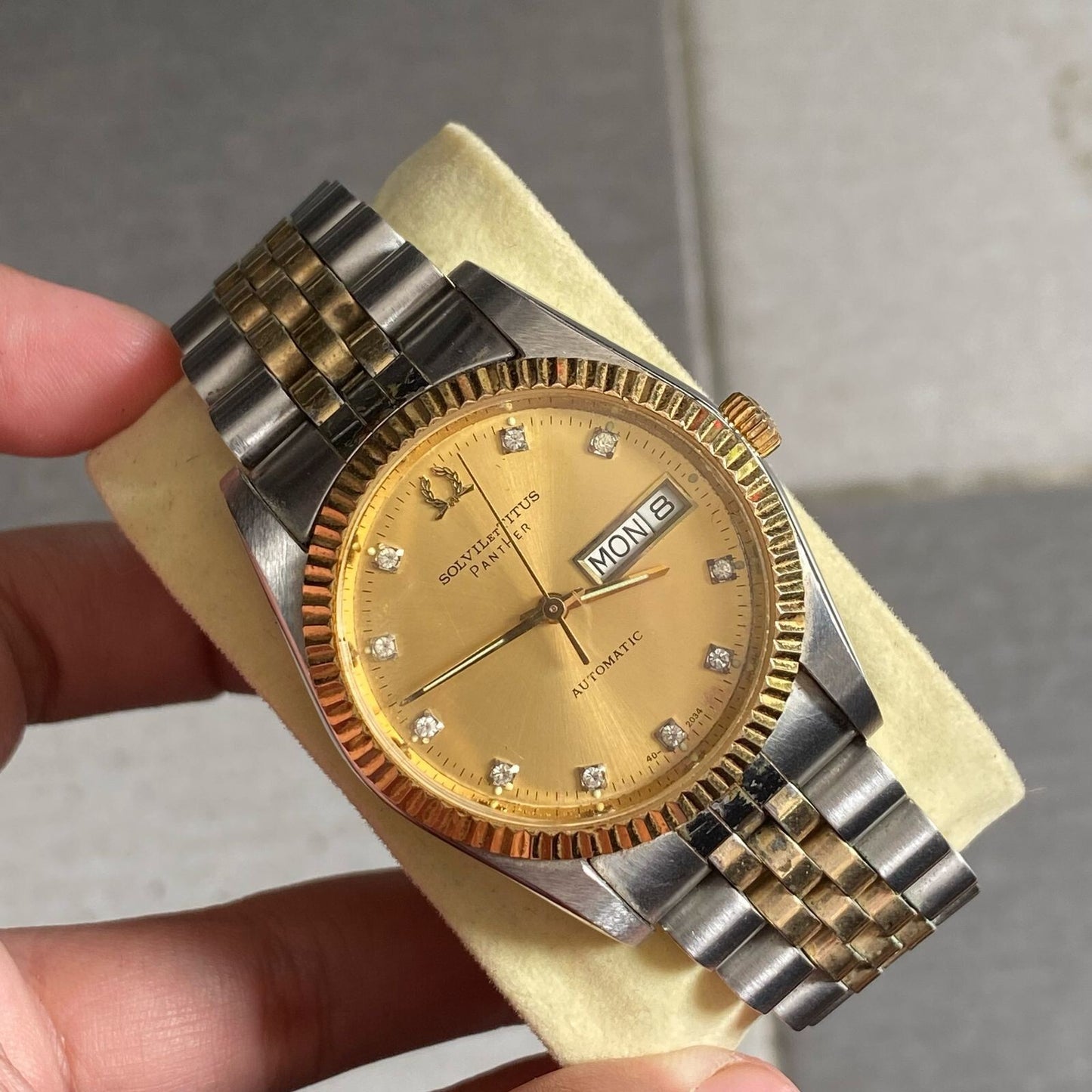 RARE Solvil et Titus Automatic Index Diamond Day Date Two Tone Vintage Watch