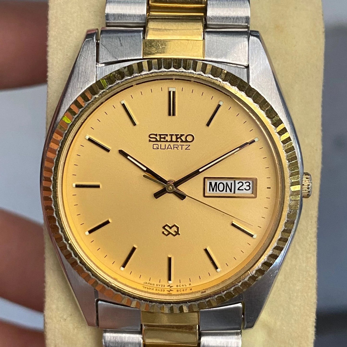 Rare Seiko Quartz 5Y23-8A60 SQ Day Date Gold Dial Two Tone Vintage Watch Men