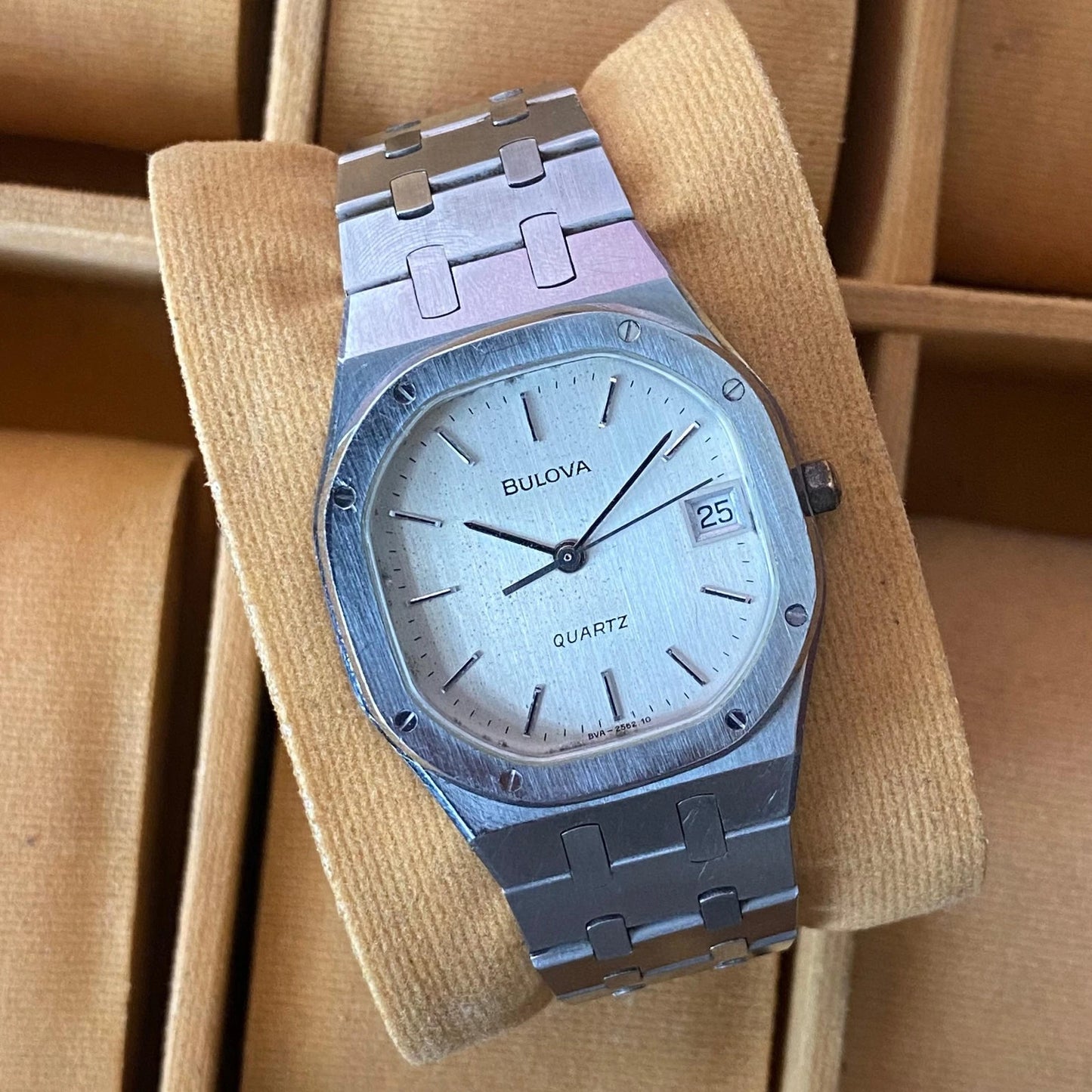 RARE BULOVA Royal Oak Quartz Watch Silver Vintage Men Day Date Swiss Made