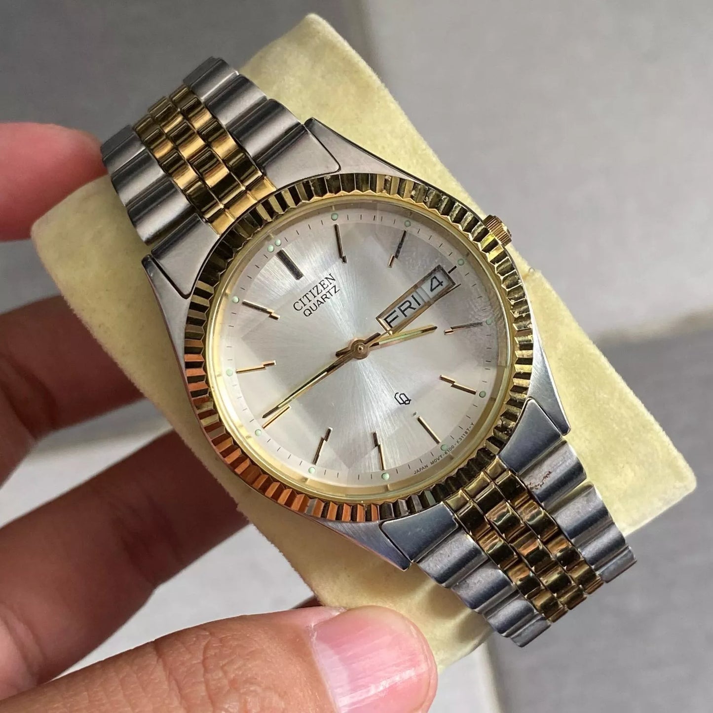 RARE Citizen Crystron Quartz Faceted Glass Day Date Two Tone Vintage Men Watch