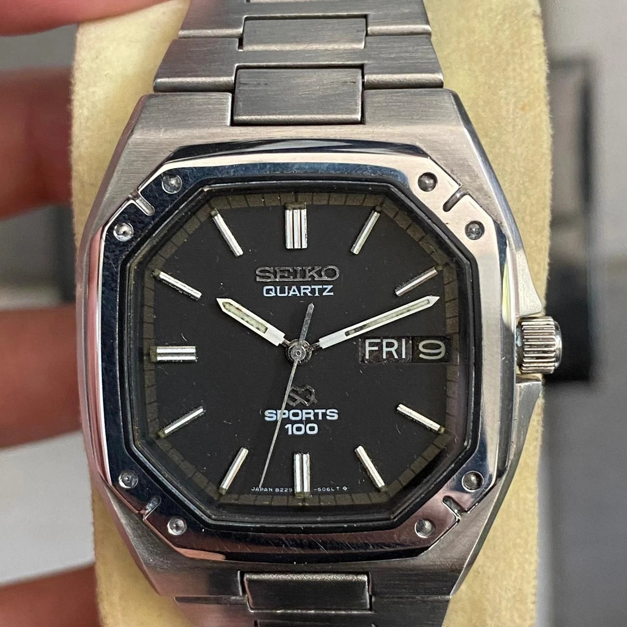 Rare Seiko SQ Sports 100 Quartz 8229-503A Oak Style Black Dial Vintage Men
