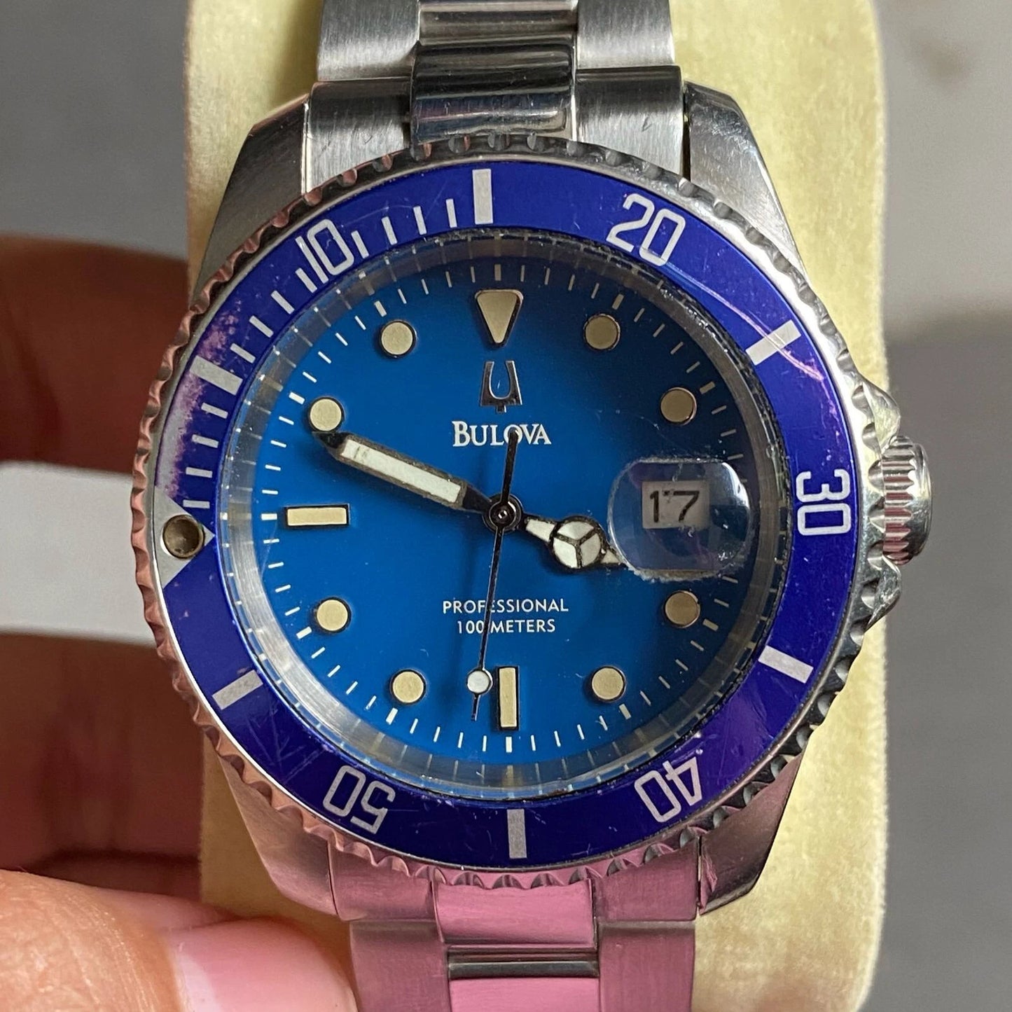 RARE Bulova Diver Quartz Professional Blue Dial Date Vintage Watch Men Sport
