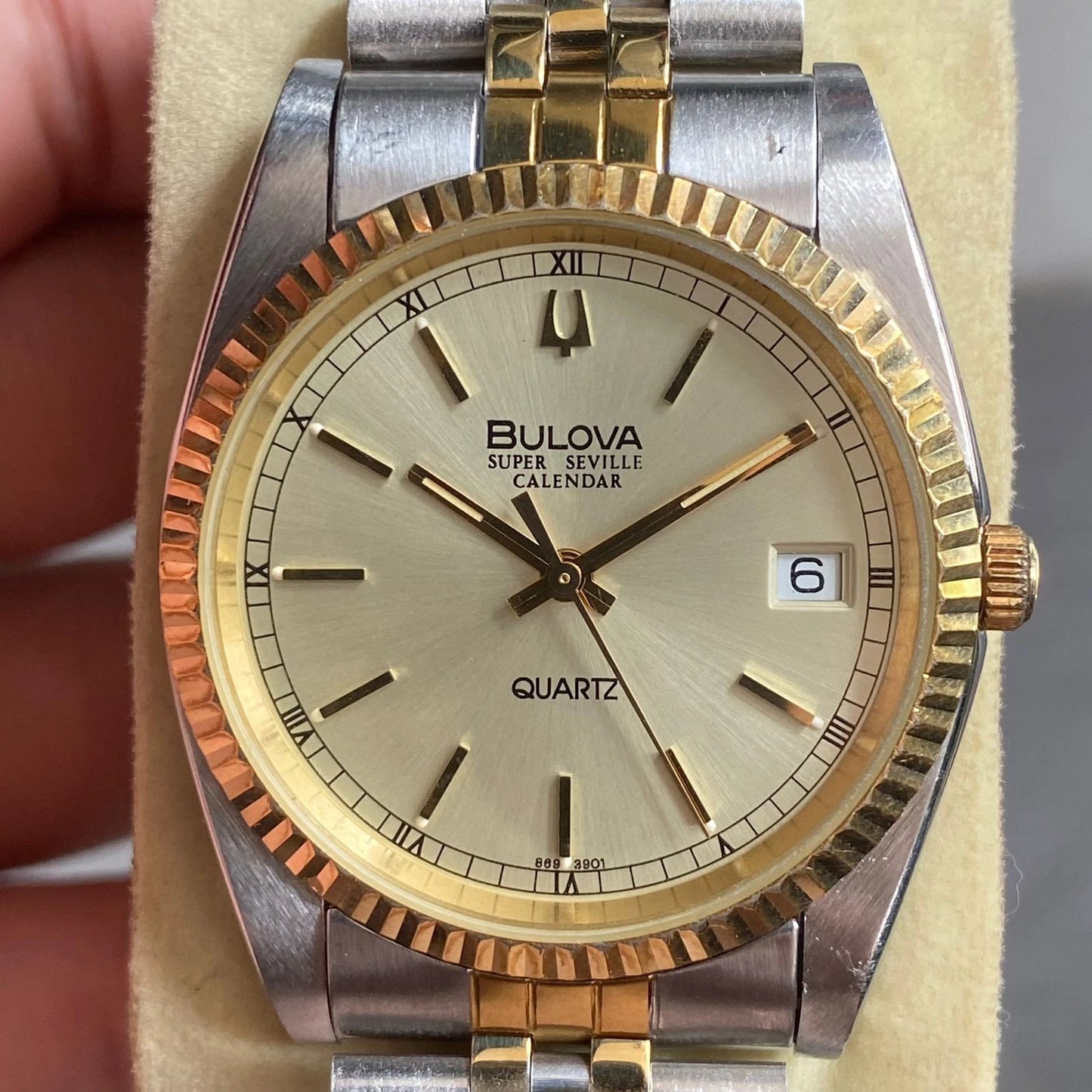 Rare Bulova Super Seville Calender Quartz Two Tone Gold Dial Vintage Watch Men