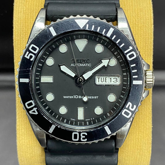 RARE Seiko SKX Automatic 7S26-0040 Black Dial Black Bezel Day Date Watch Diver